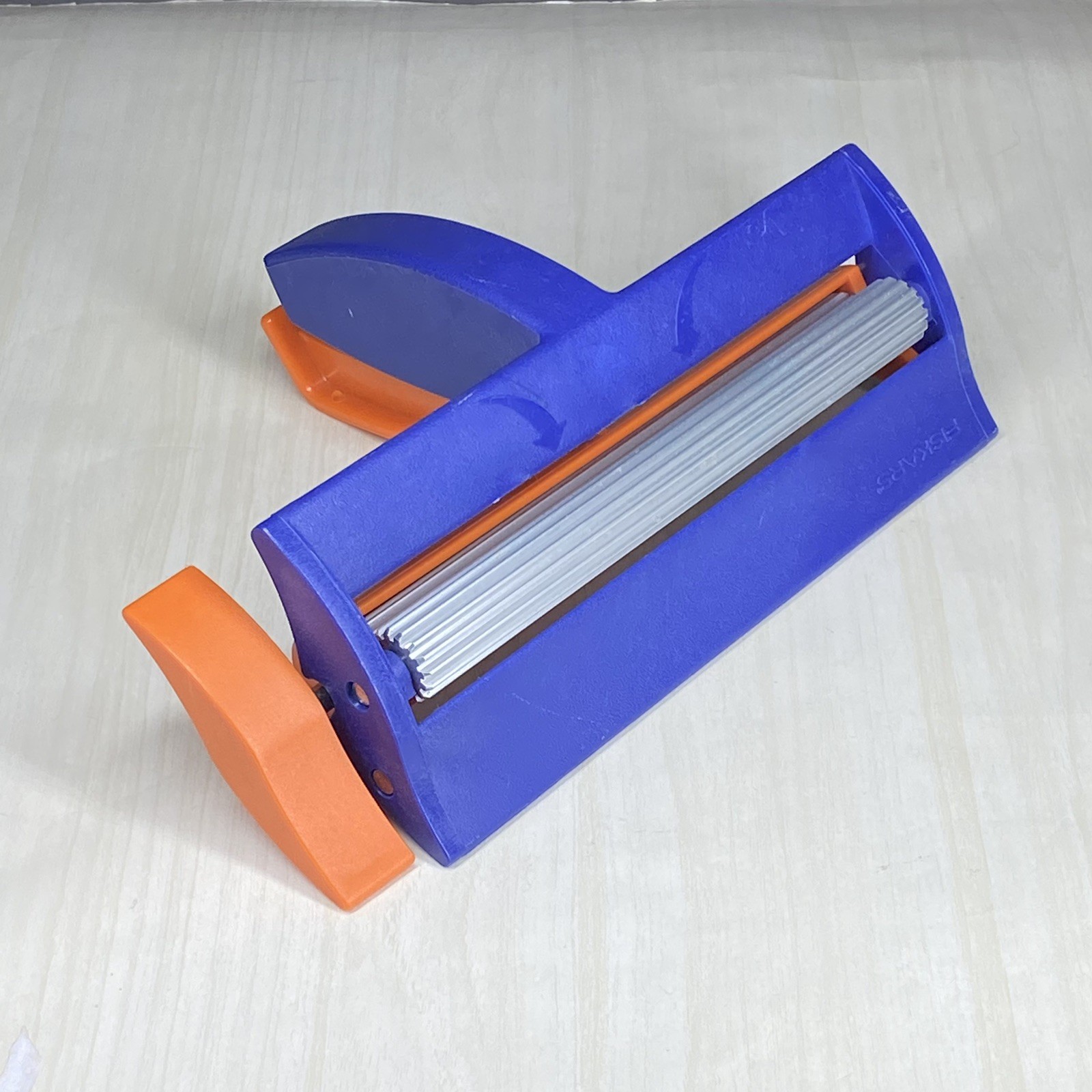 Fiskars Straight Edge Paper Crimper Tool 6.5" Corrugated Roller Wide Blue Orange