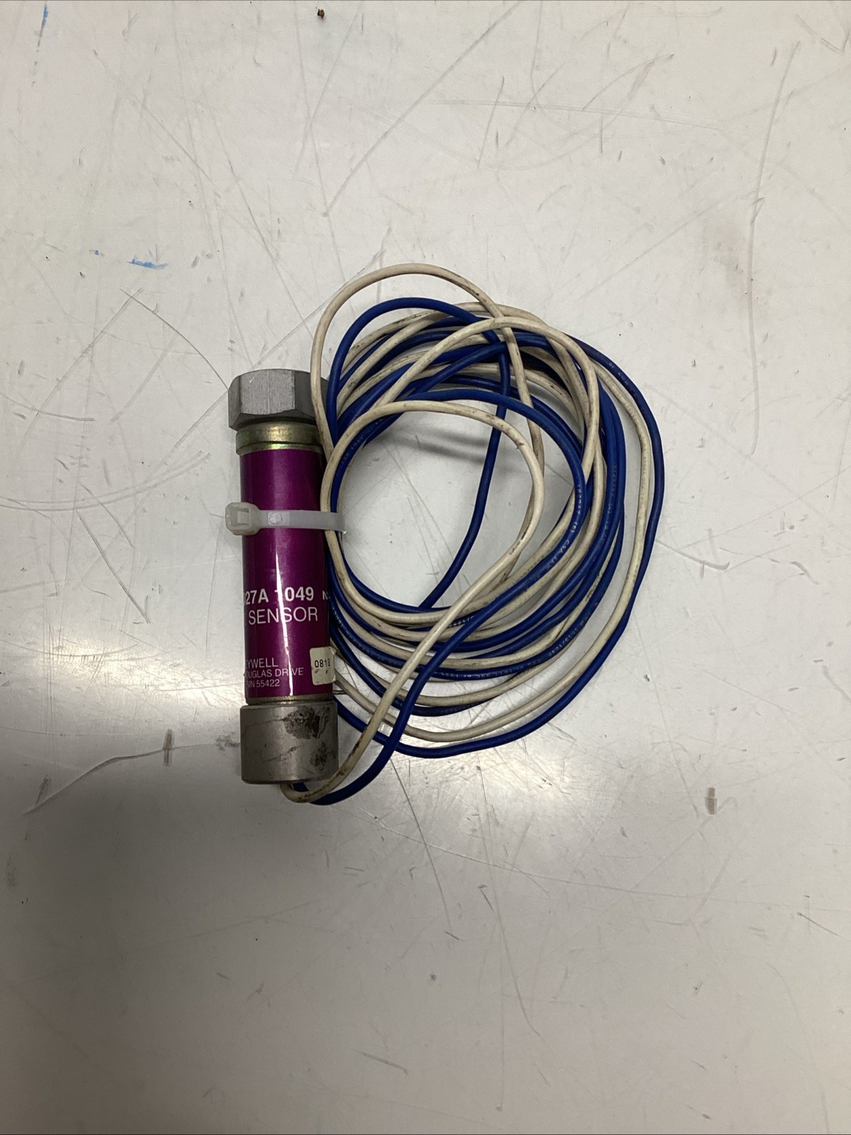 HONEYWELL C7027A 1049 Flame Detector Sensor T-358