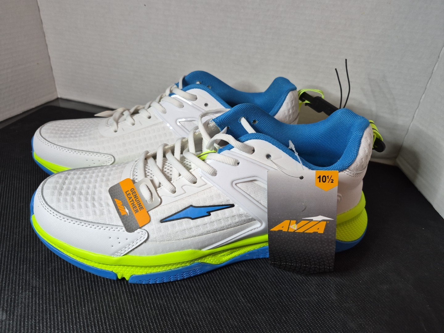 Avia Men's Running Shoes White Blue Neon Green Size 10.5 Athletic Shoes Leather