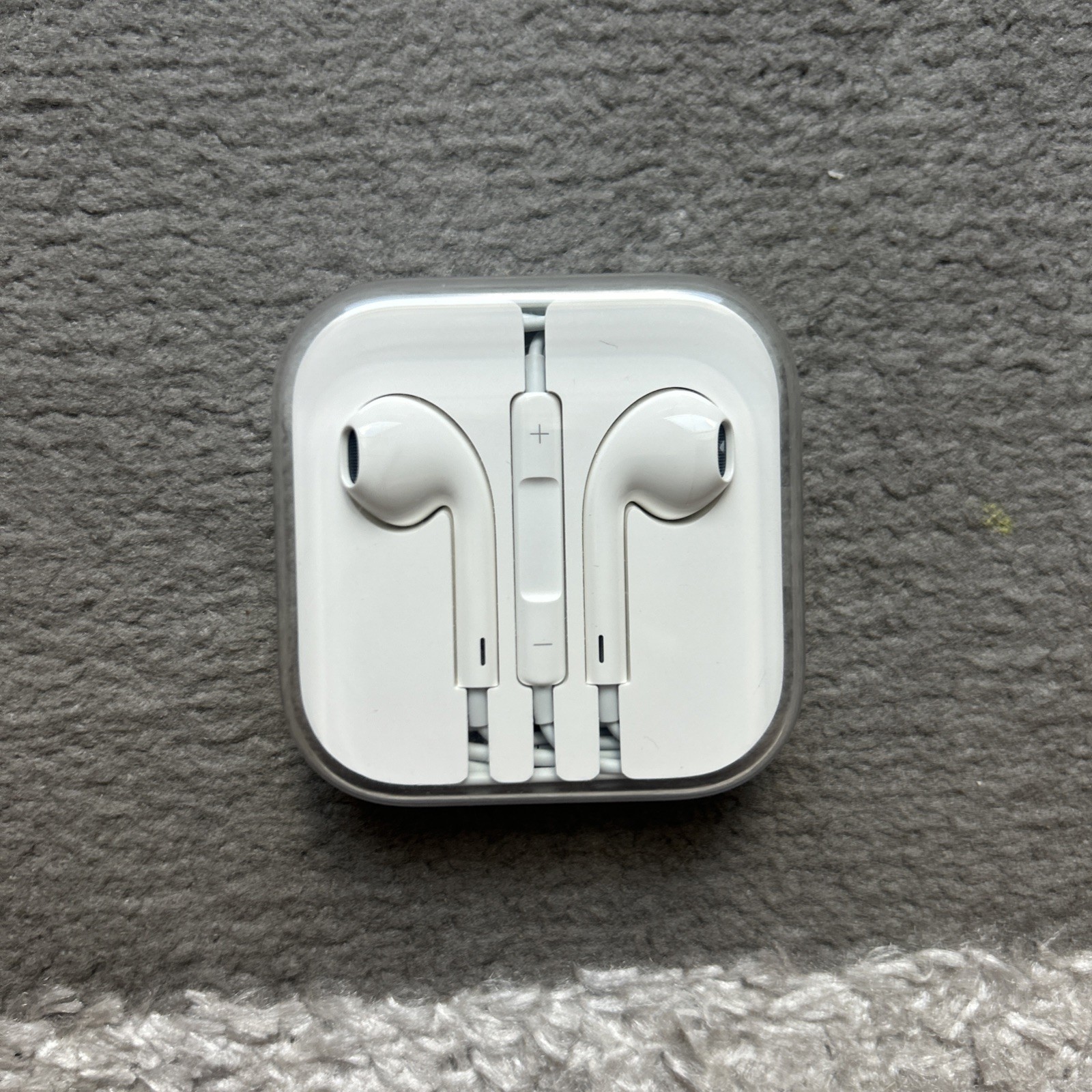 NEW Original OEM Apple iPhone EarPods Wired 3.5mm Headset Earbud Headphones