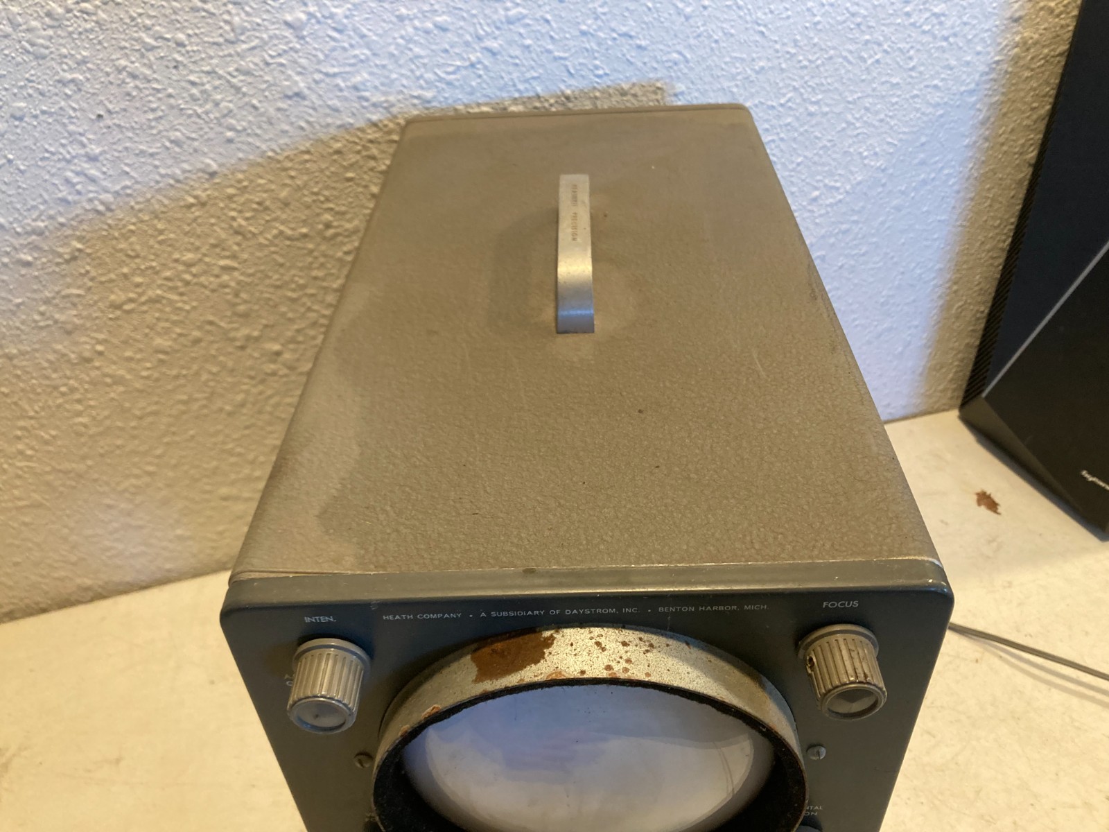 Vintage Heathkit Laboratory Oscilloscope Model OM-1 Powers Up!