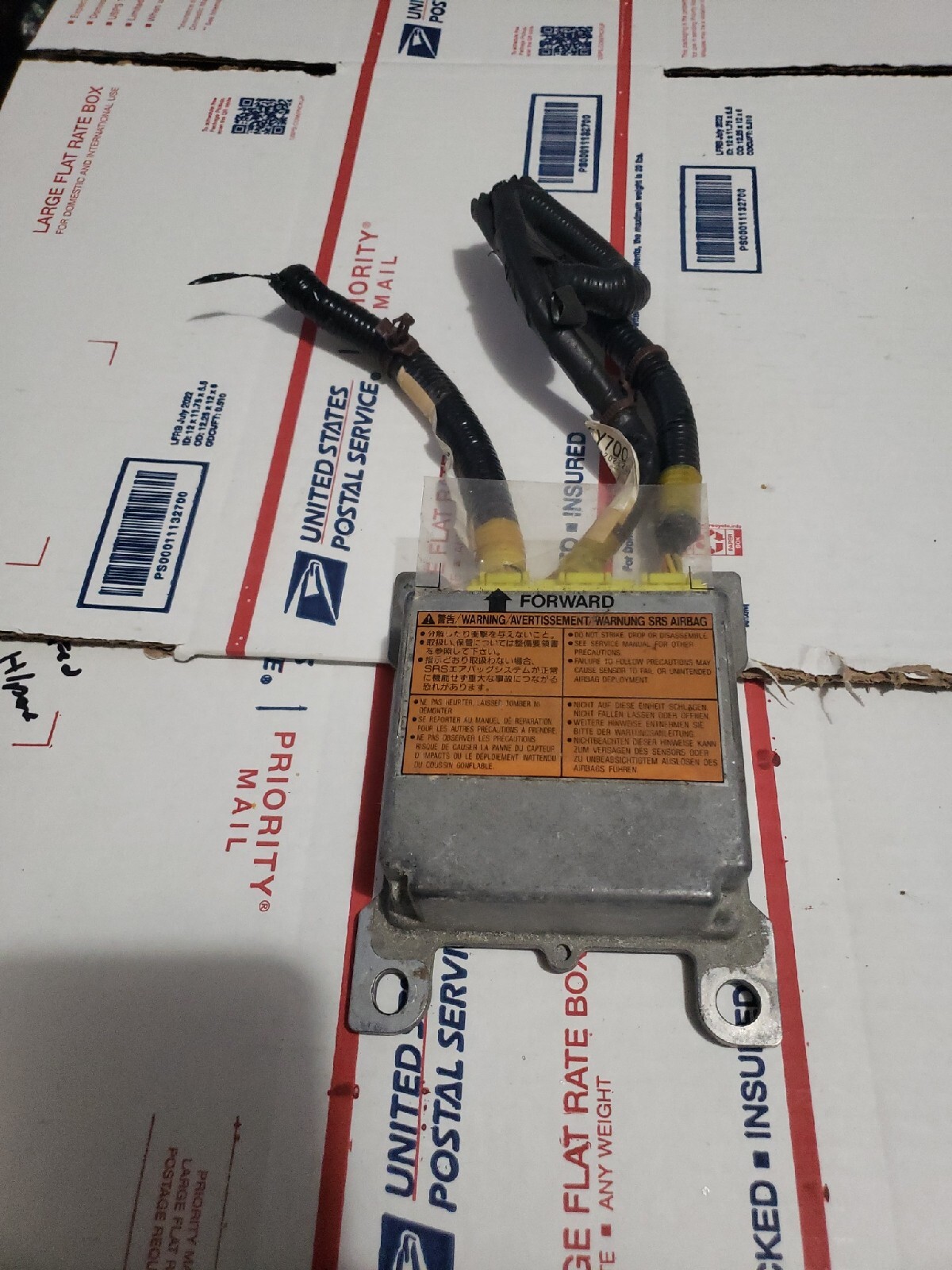 02 03 04 INFINITI I35 02-03 MAXIMA CHASSIS ECM  CENTER CONSOLE 988205Y805