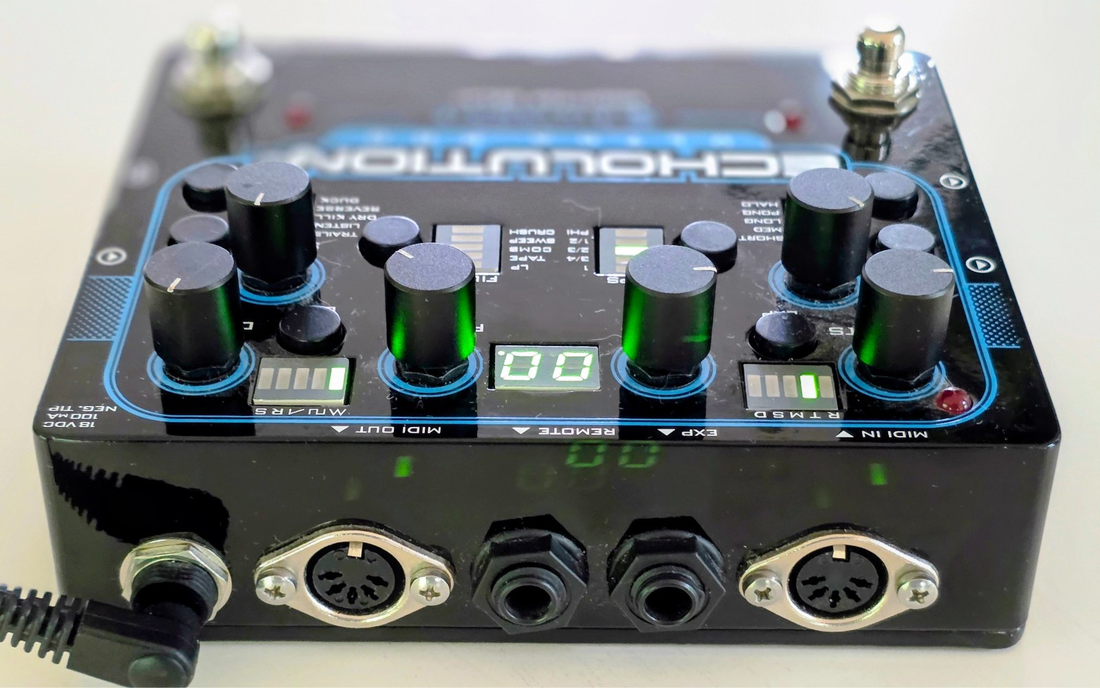 Pigtronix Echolution2 Ultra Pro Multi-Tap Delay Guitar Effect Pedal & Remote
