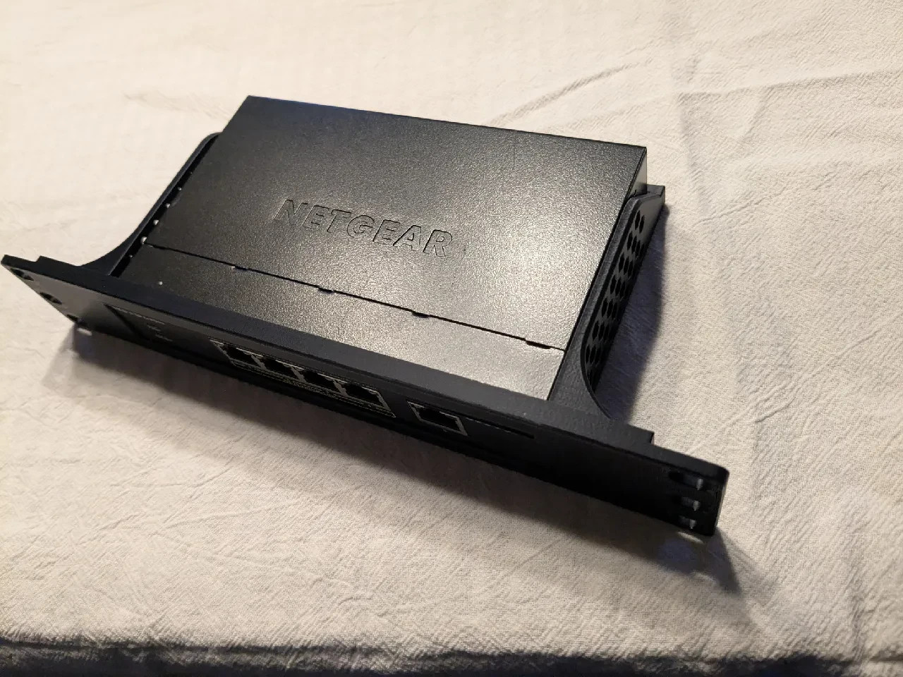 10" Rack Mount for Netgear GS305EP / GS305PP