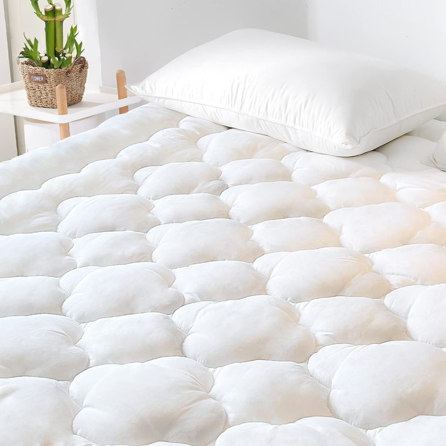 GRT Bamboo Cooling Mattress Pad Cover Full Size, Extra Thick Quilted White
