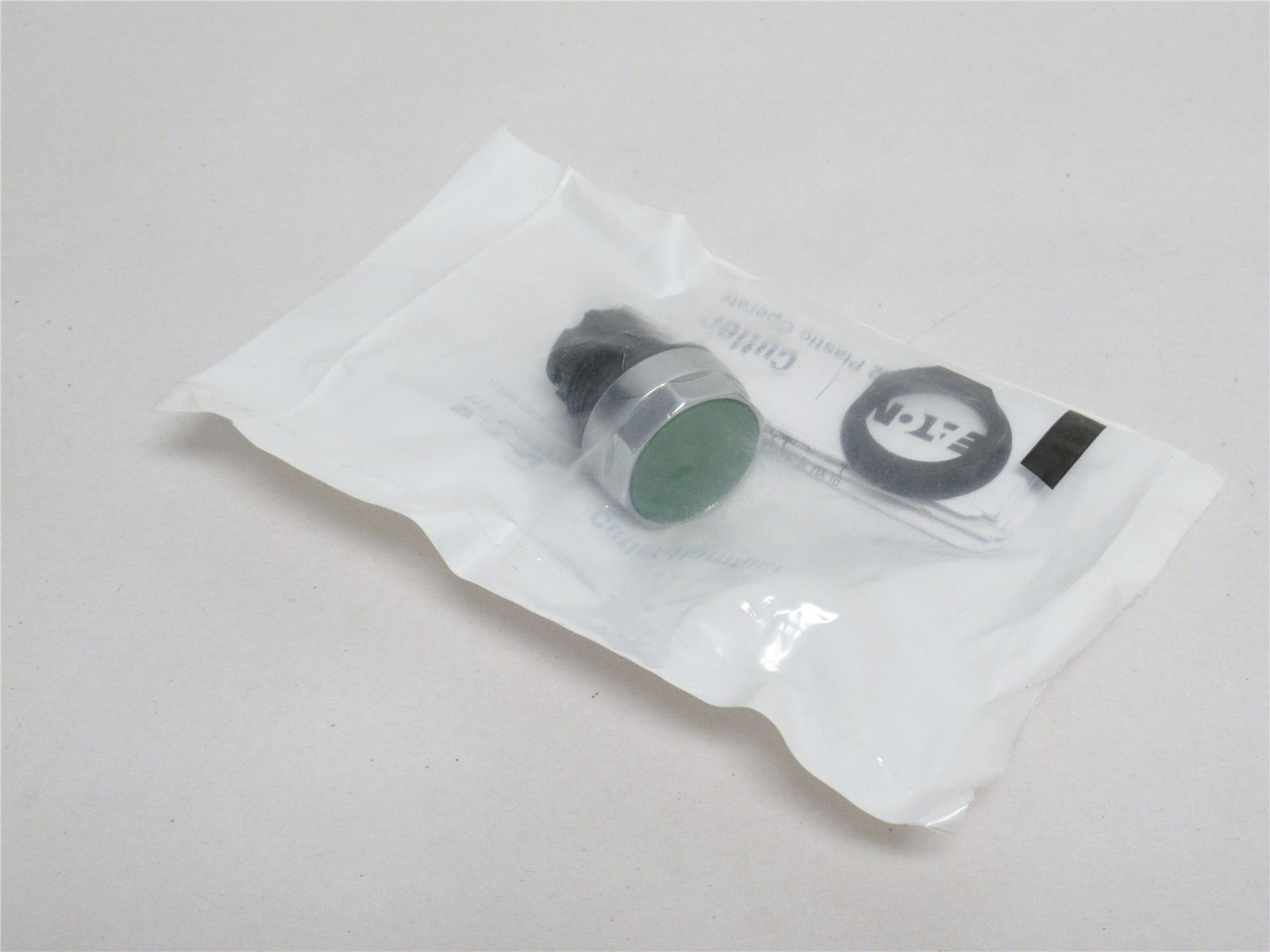 240361 New-No Box; Eaton E22PY28 Flush Push-Button; Green; Non-Illuminated