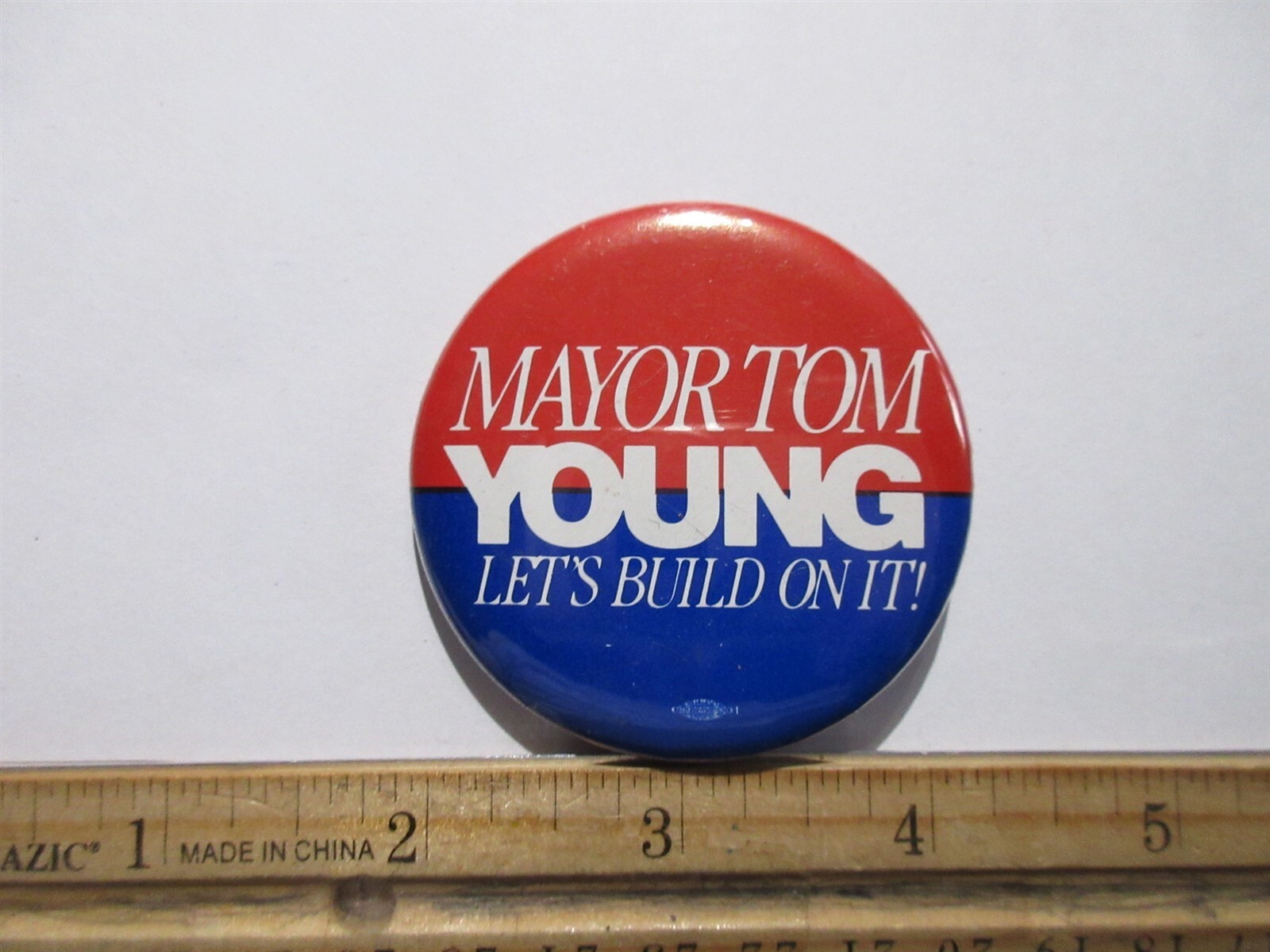 1989 Mayor Tom Young Syracuse Pin Pinback Button 2.25" Democrat