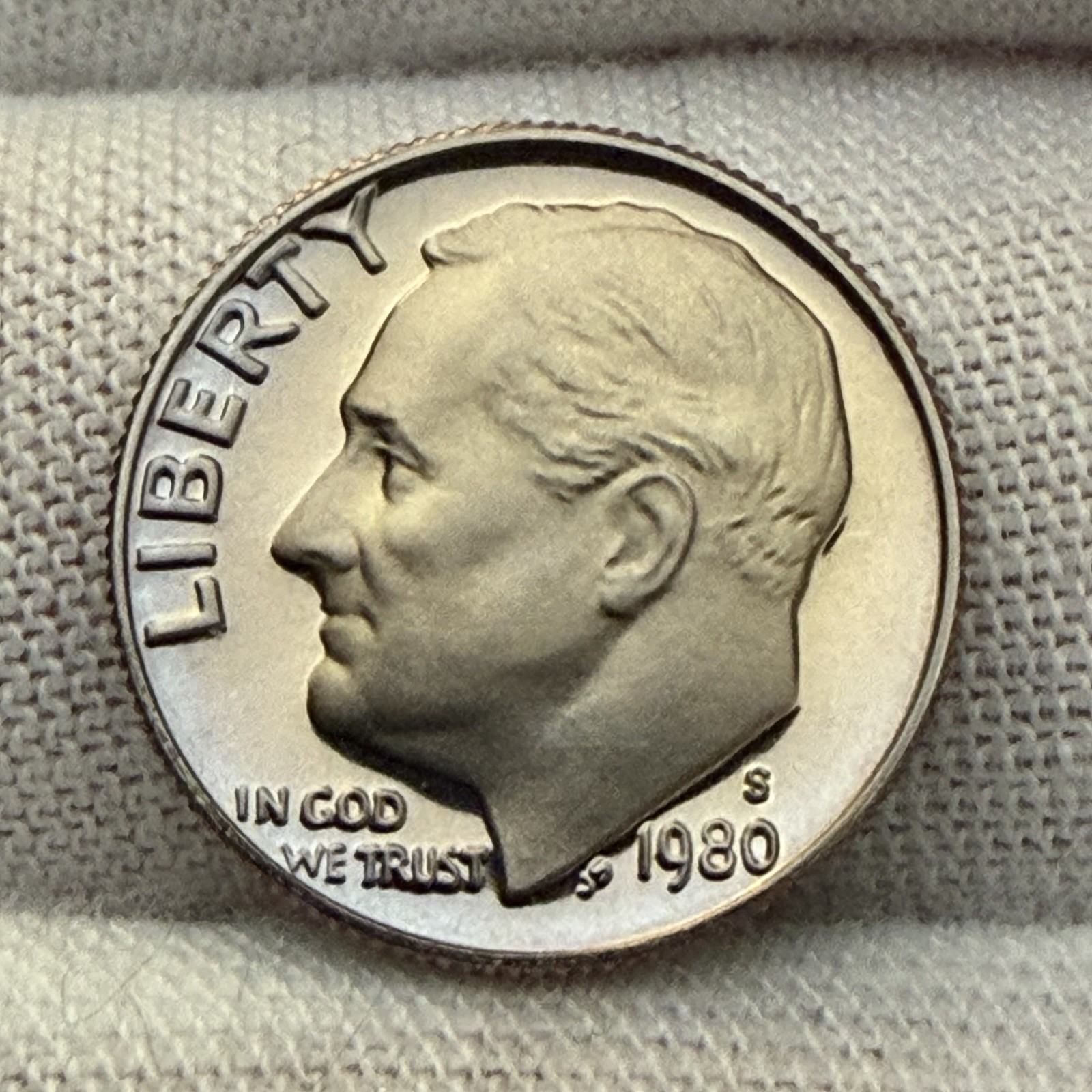 1980-S Roosevelt Dime Deep Cameo Blue Toned Proof receive coin pictured #4203