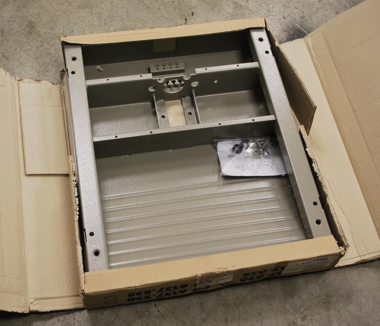 Rittal CP6137.030, Floor Base for CP6000 Rail - NEW