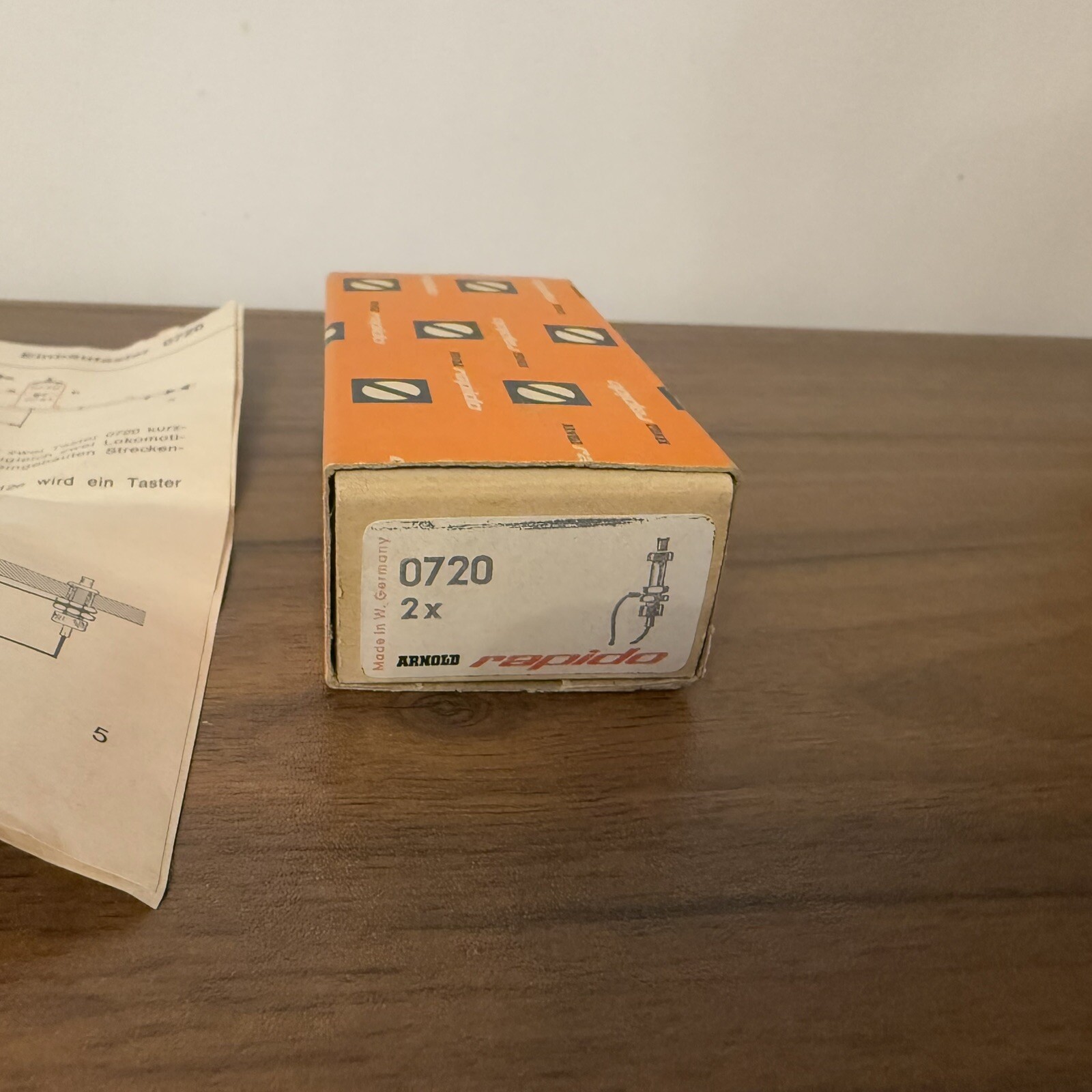 Arnold Rapido 0720 2 Push Button Switches N Scale
