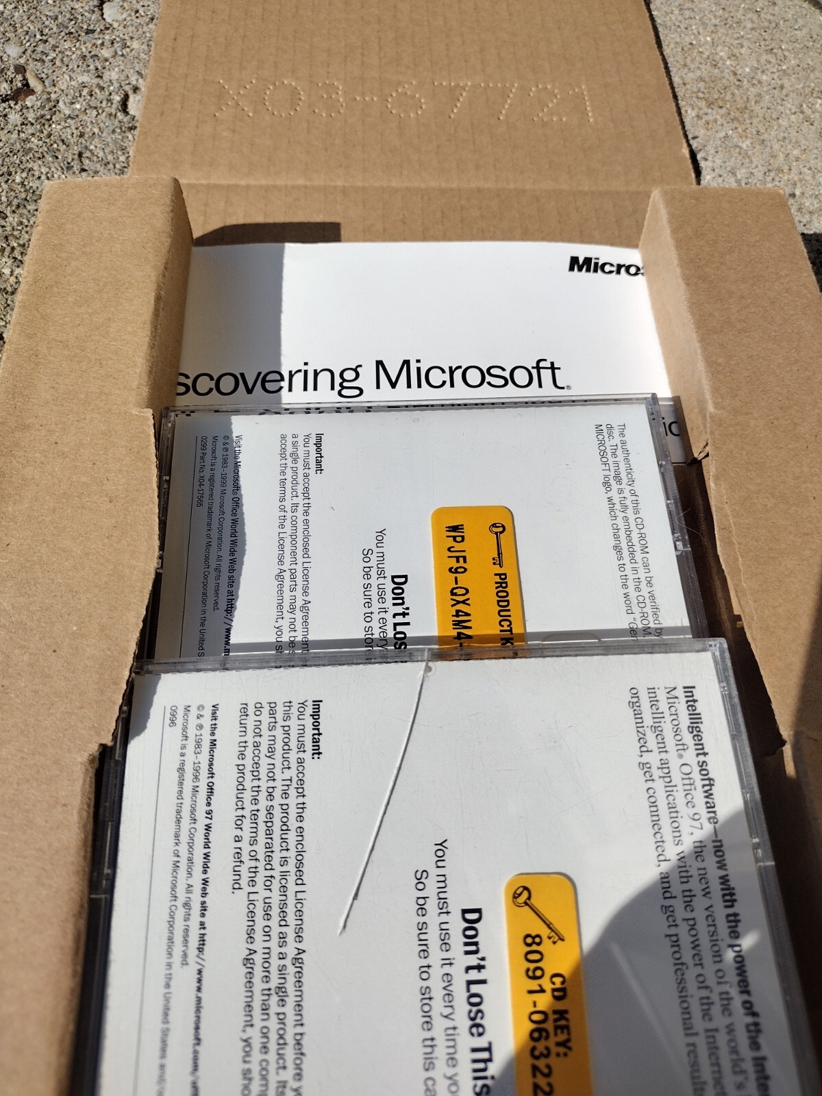 Microsoft Office 2000 Professional Full Retail Box VG Cnd Fast Ship