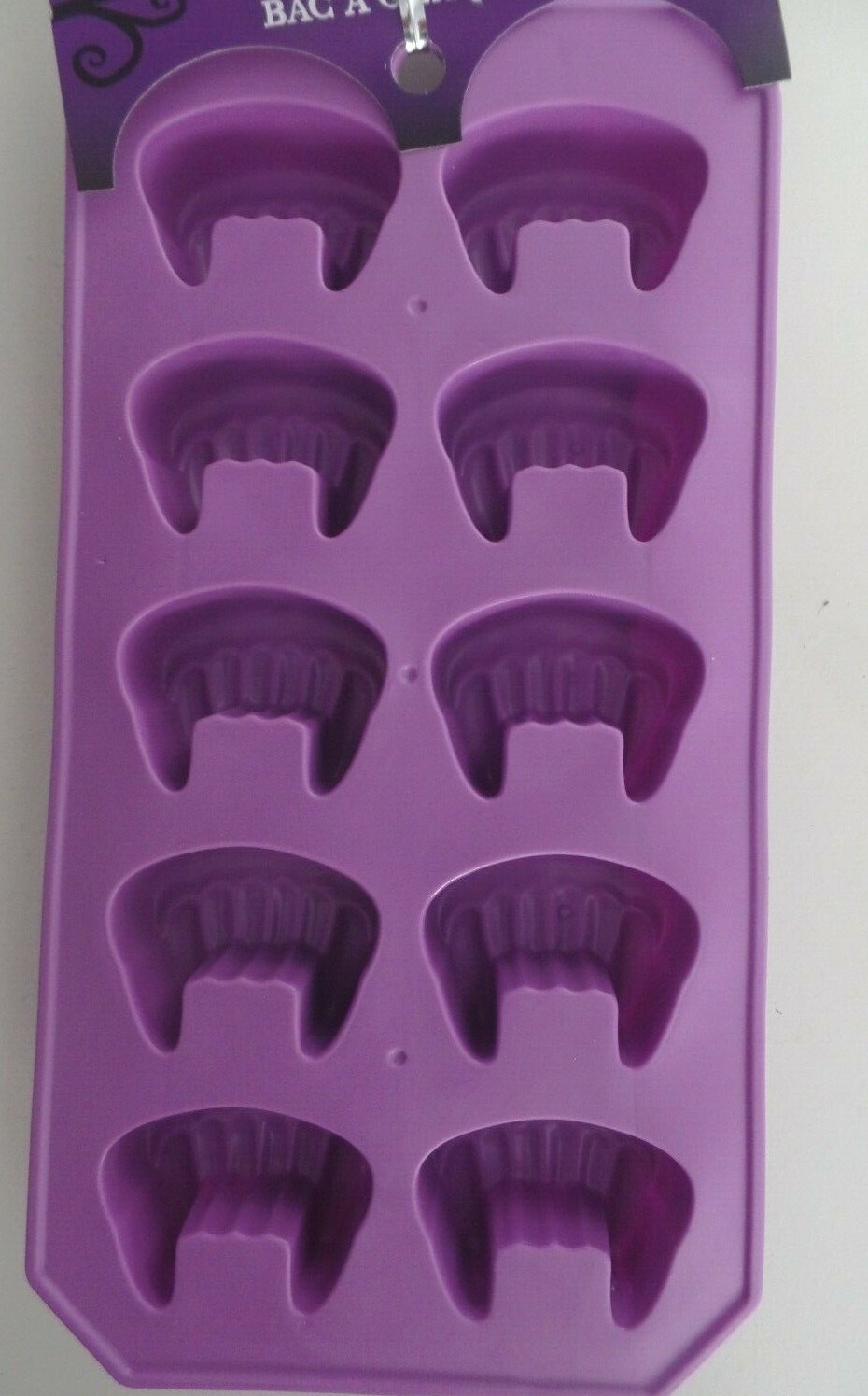 ICE CUBE TRAY...FUN HALLOWEEN TEETH.. MAKES 10 ICE CUBES