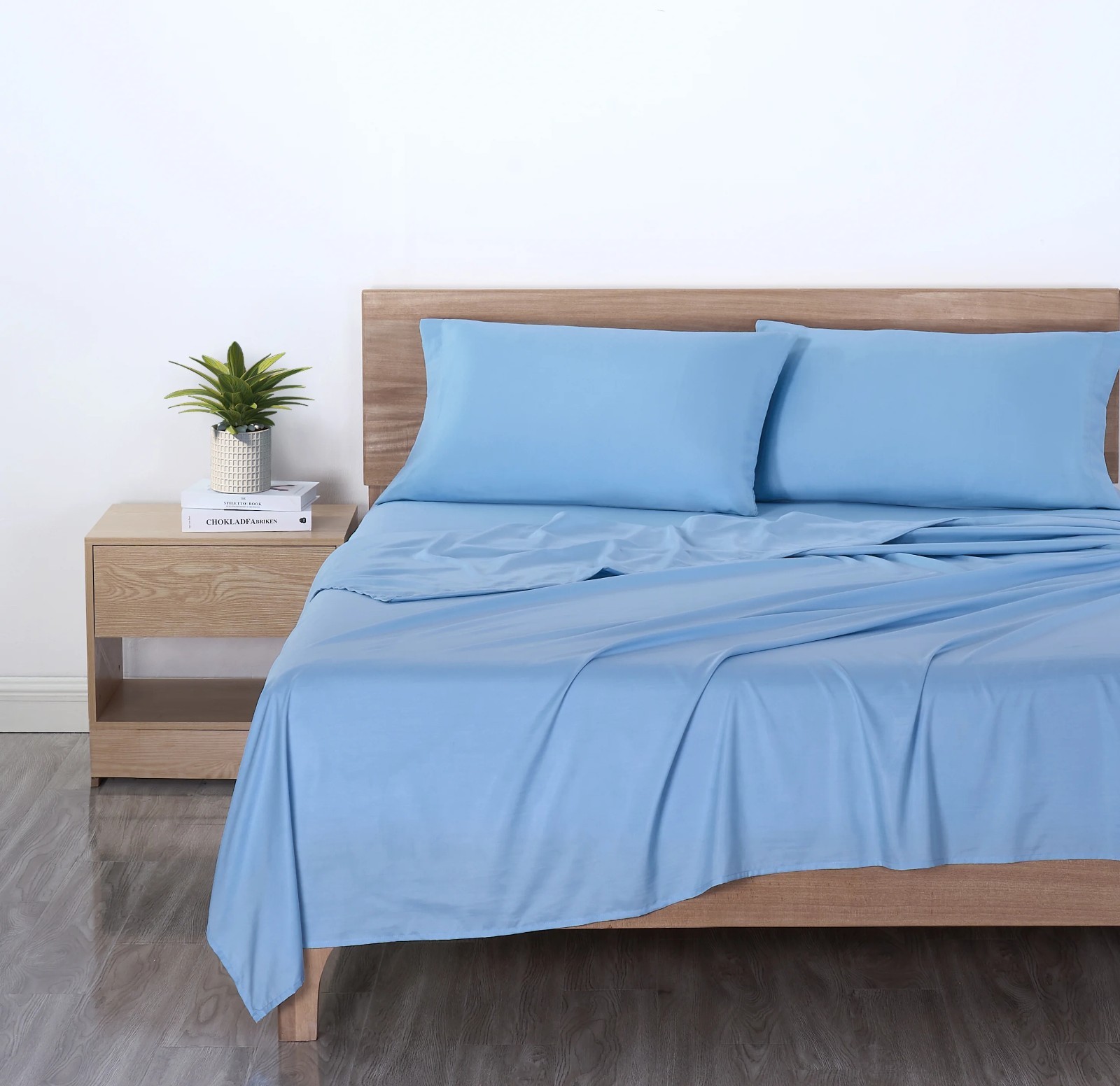 Mainstays Basic Value Microfiber Bed Sheet Set, Light Blue, Twin, 3 Piece.