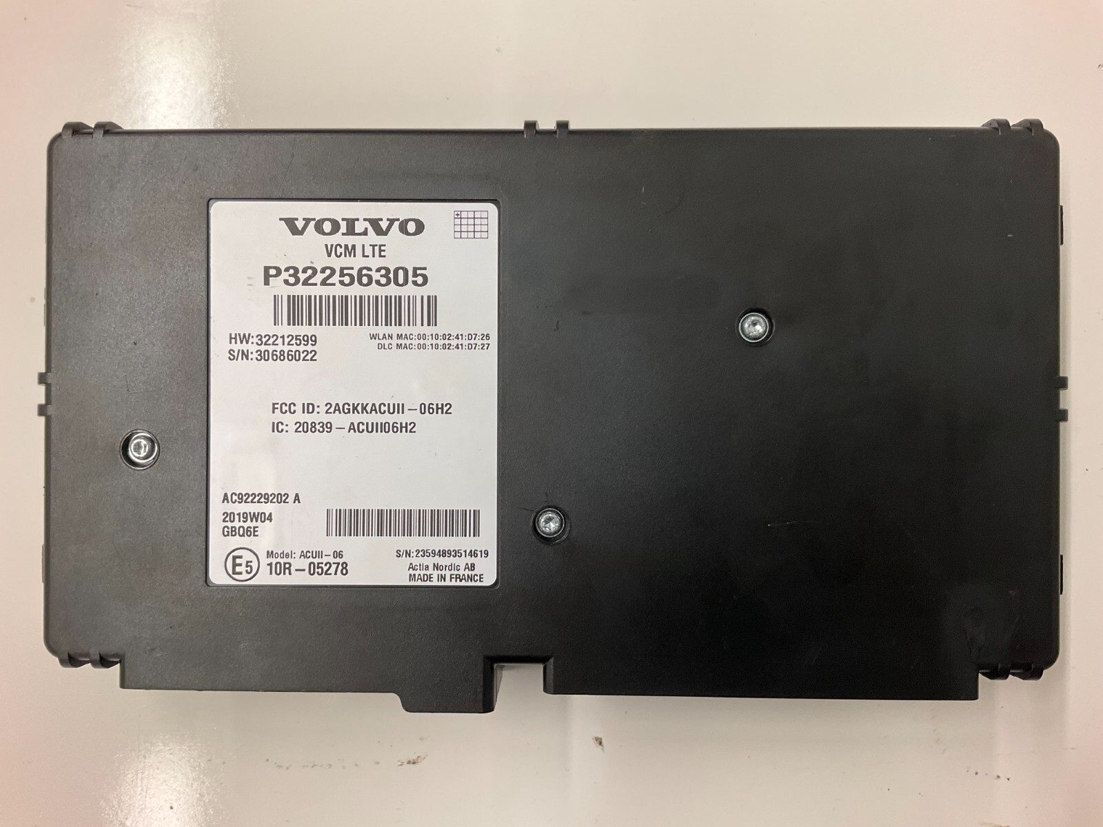 18-20 Volvo S90 XC90 Communication Connectivity Module VCM 32256305 32212599