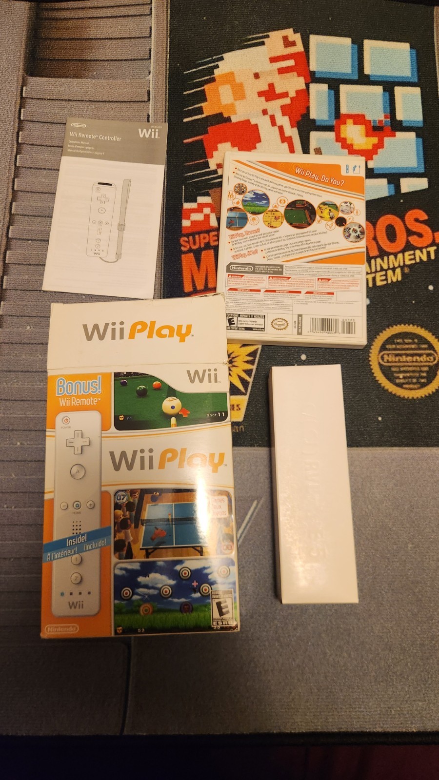 Nintendo Wii Play (2007) Bundle w/ Wii Remote, Manual, Case, Silicone Jacket