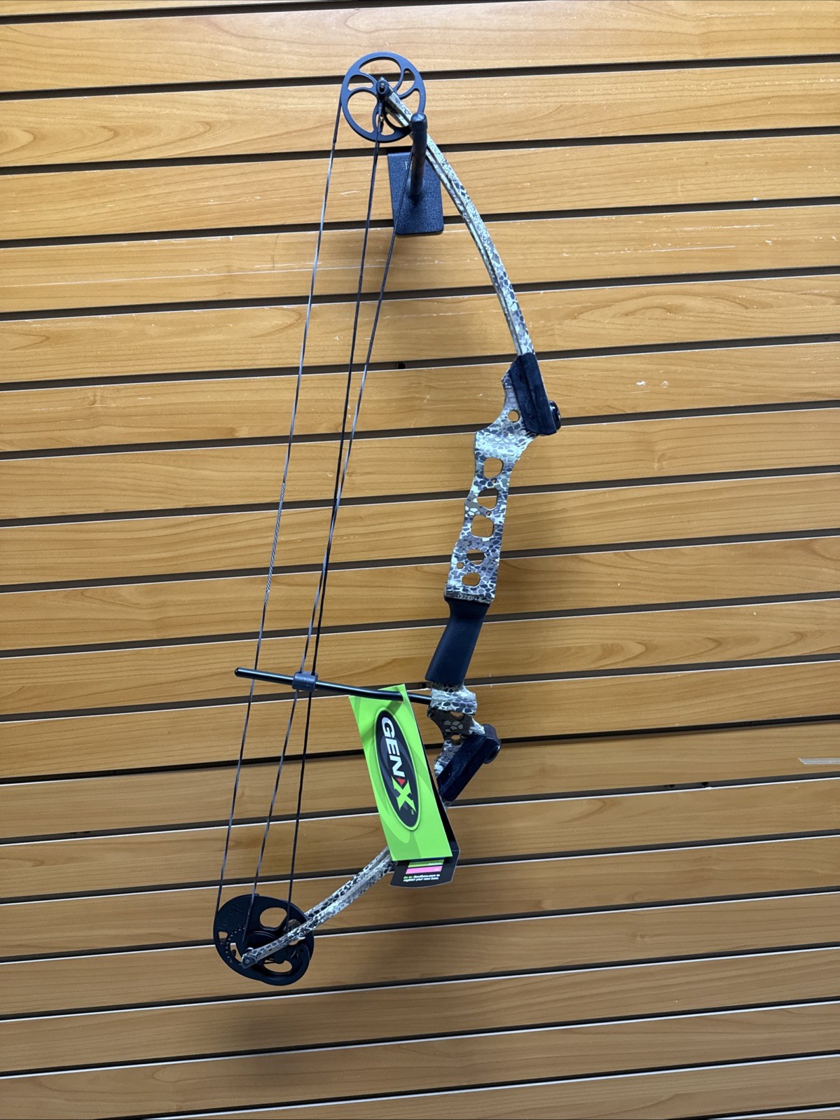 Genesis Archery Gen-X Compound Bow RH Camouflage - Item 4170