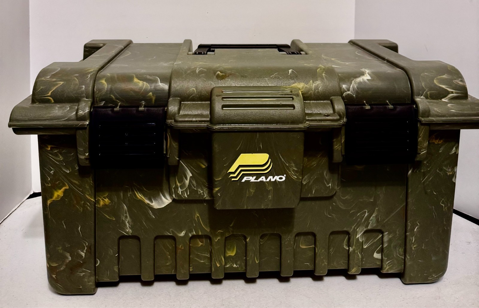 Plano Green Camo Shooters Case  22"L x 14"W x 11.5" H- Large Model 781-782 USA