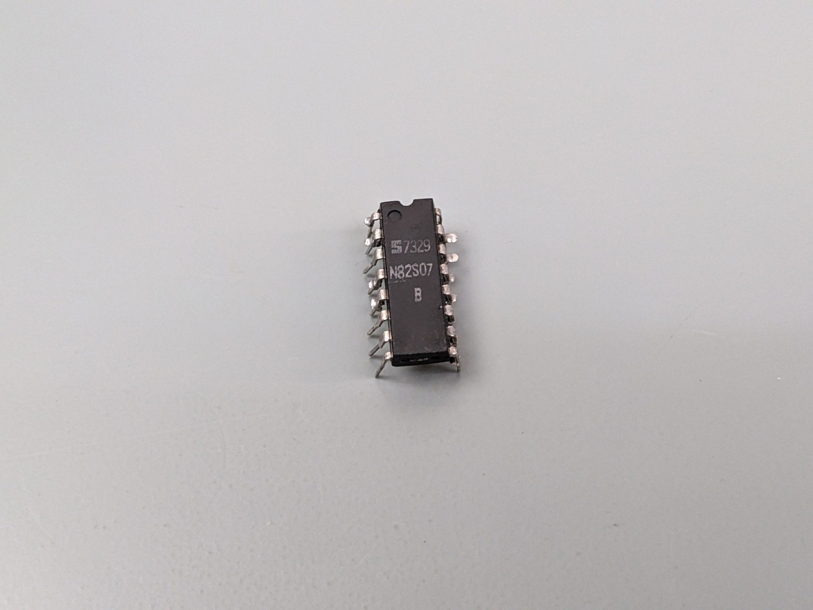 (5) Signetics N82S07 SRAM ICs (256 x 1) SOLDER PULLS