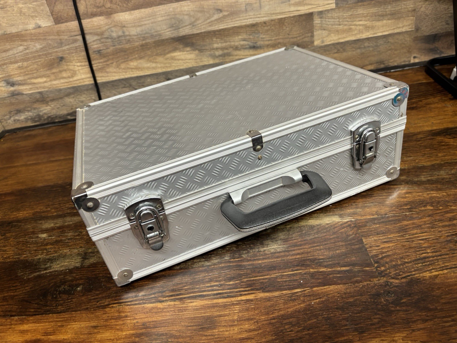 Tool Case Aluminum 18" x 13.5" x 6" in good condition with some wear inside