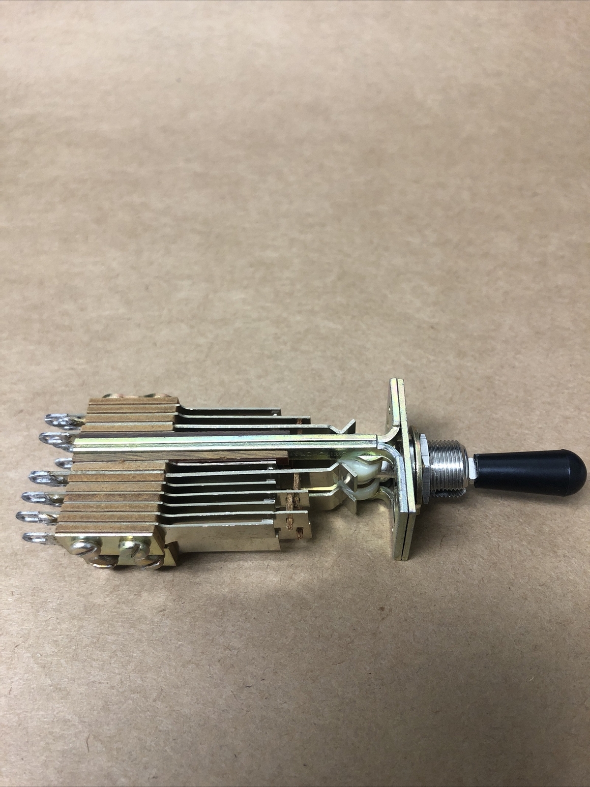 SWITCH CRAFT PART# 693116