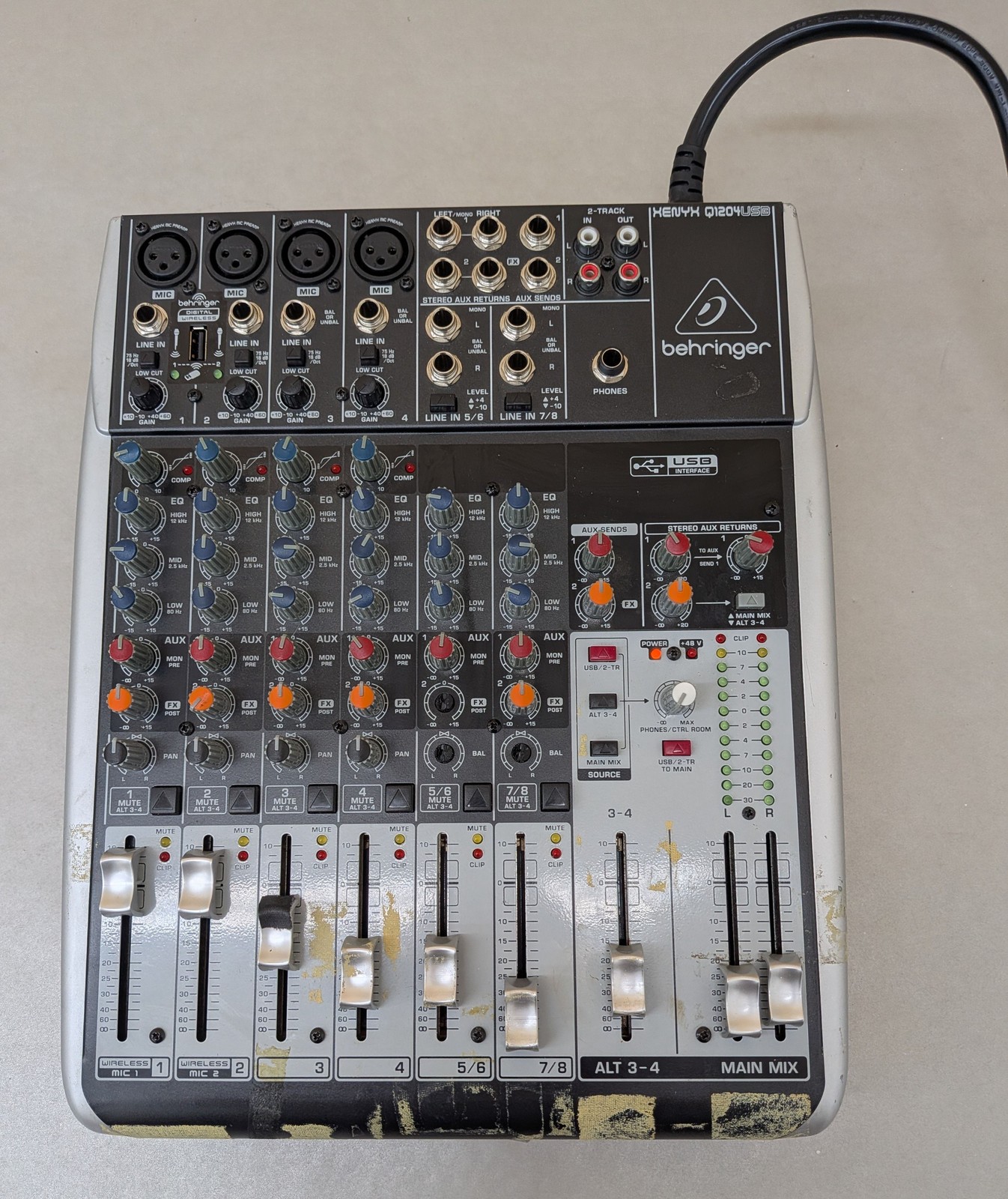 Behringer Xenyx Q1204USB 8-CH 12-Input 2/2 Bus Analog Mixer