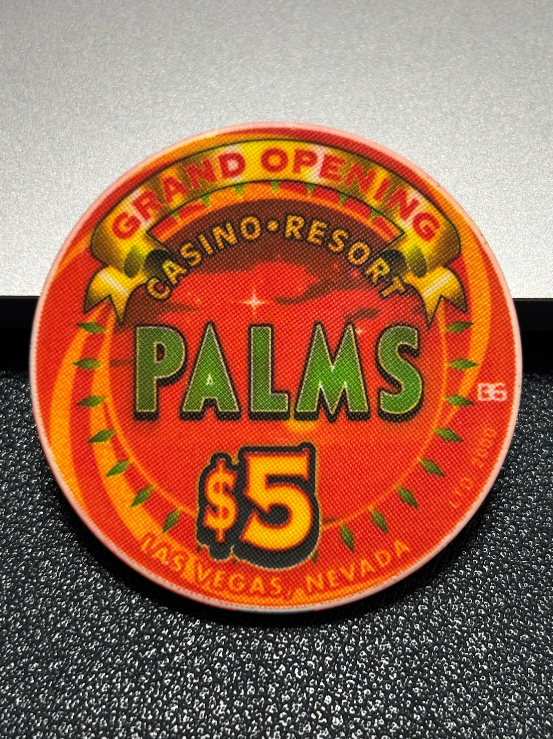 (UNCIRCULATED) $5 PALMS CASINO CHIP POKER CHIP GRAND OPENING LTD LE