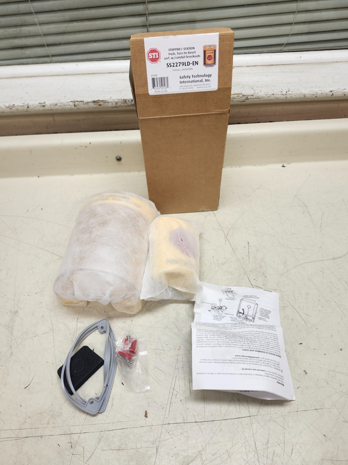 STI Stopper Station Push Turn To Reset W/ Conduit Knockouts P/N: SS2279LD-EN