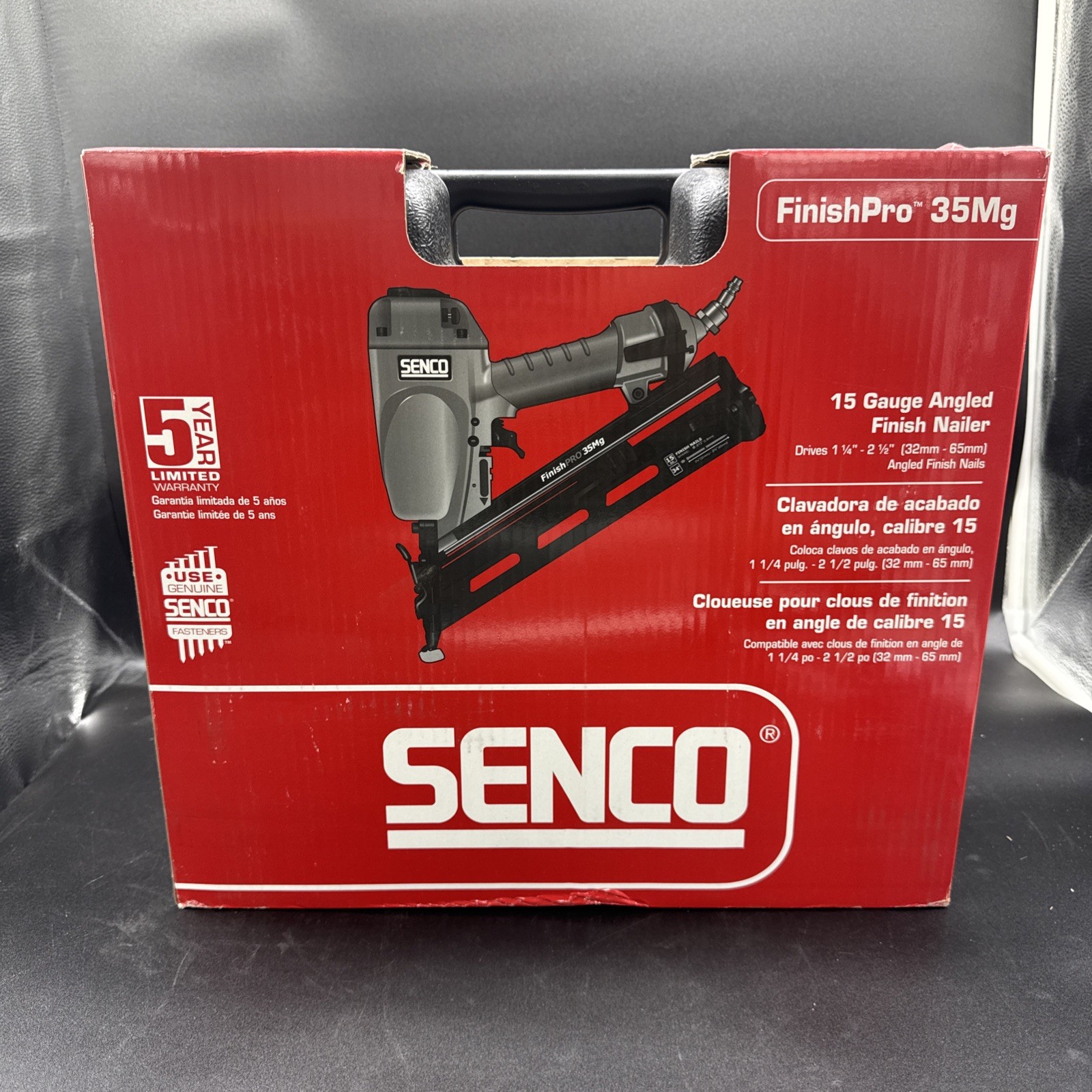 SENCO FinishPro 35Mg 1-1/4" to 2-1/2" 15 Gauge Pneumatic Angled Finish Nailer