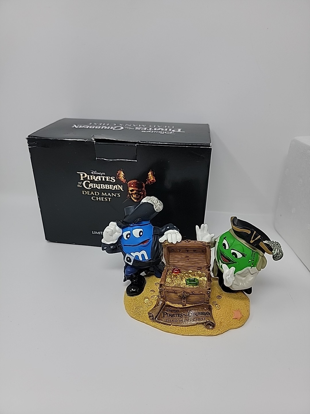 RARE -M&Ms Pirates of the Caribbean Treasure Chest M&M Figurine 2006 W Box
