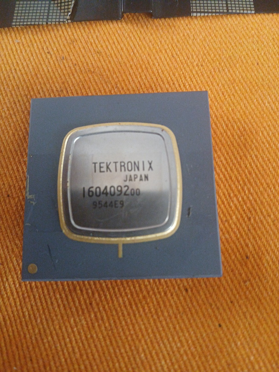 TEKTRONIX JAPAN 160409200 9544E9 100MHZ  CPU. GOLD NEW LOT OF 8