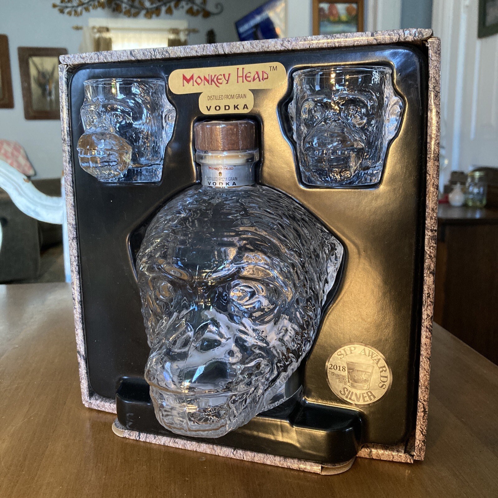 Monkey Head Vodka 750ml Bottle Decanter EMPTY w/ 2 Shot Glasses & Display Box