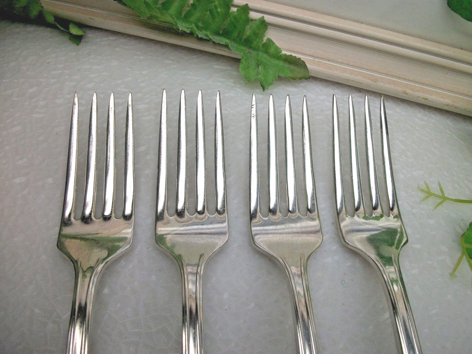4 Oneida LONGCHAMPS Chaumont Silverplate Luncheon Grille Viande Forks 1935