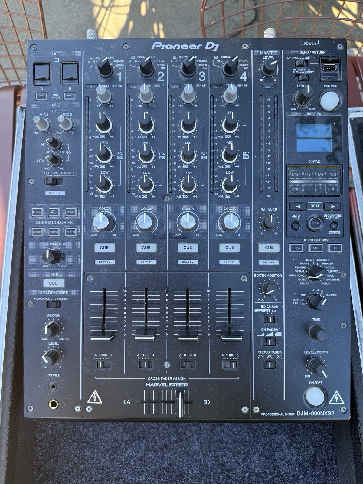 Pioneer DJ DJM-900NXS DJ Mixer With Flight Case