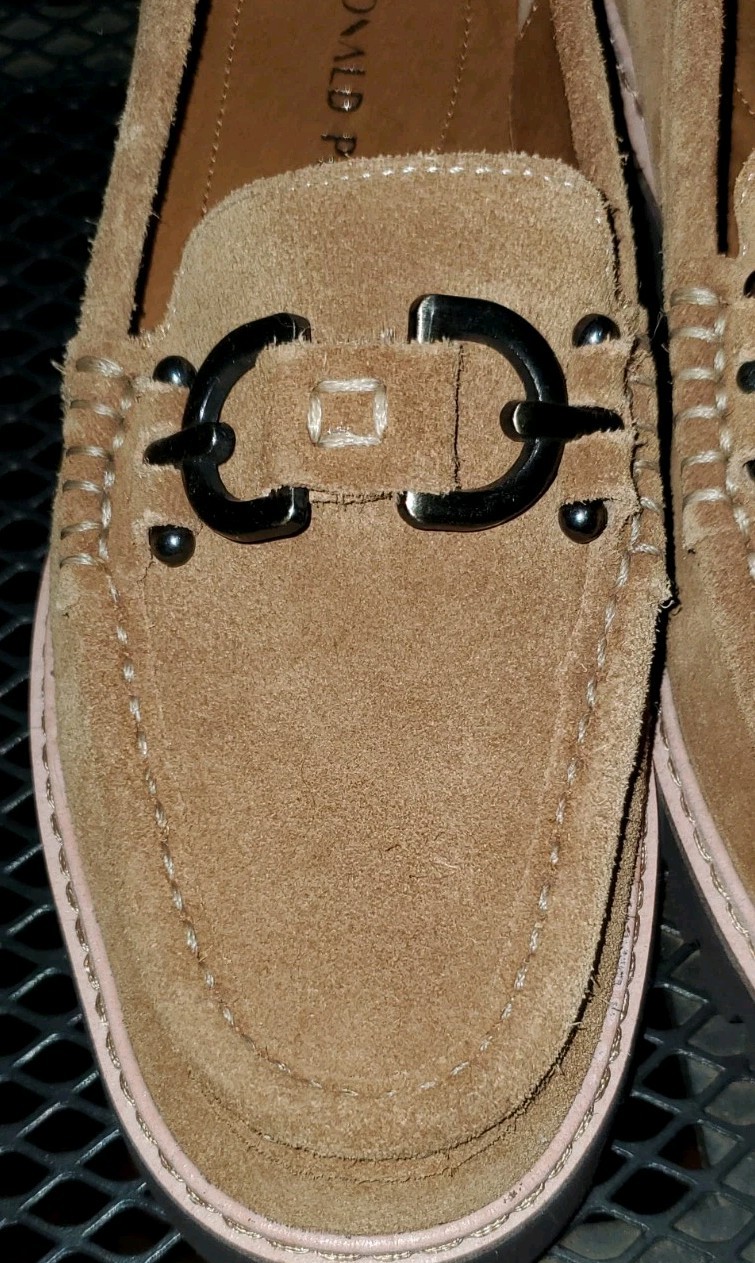 Donald Pliner womens 6 Helio loafer Tan seude