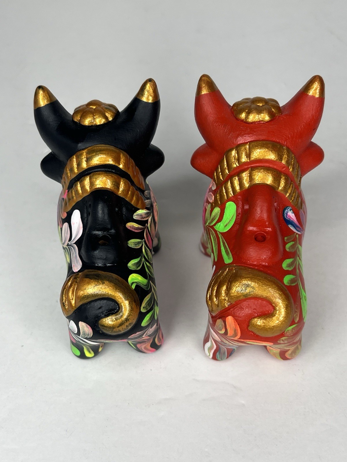 Colorful Hand Painted Ceramic Pucara Bull Peruvian Folk Art Set - Miniatures