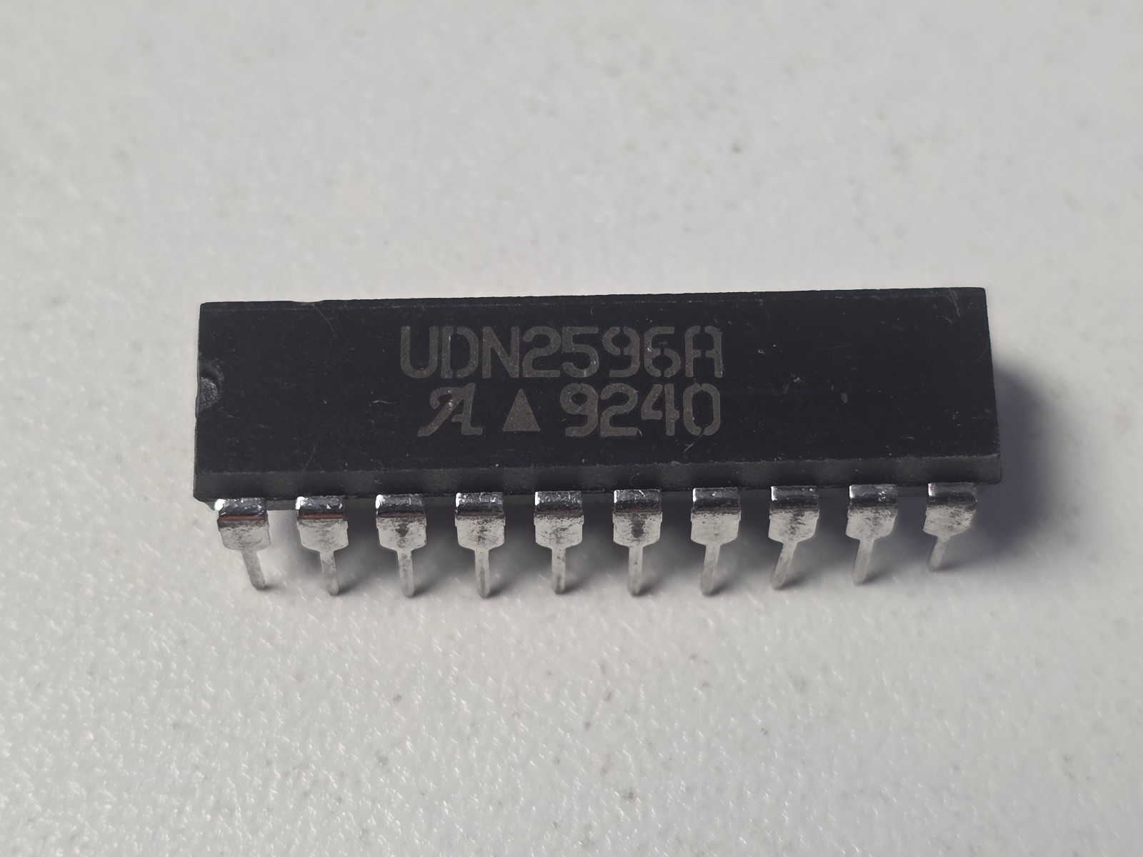 (1 pc) Allegro UDN2596A, 8-CHANNEL SATURATED SINK DRIVERS, DIP20,  (NOS)