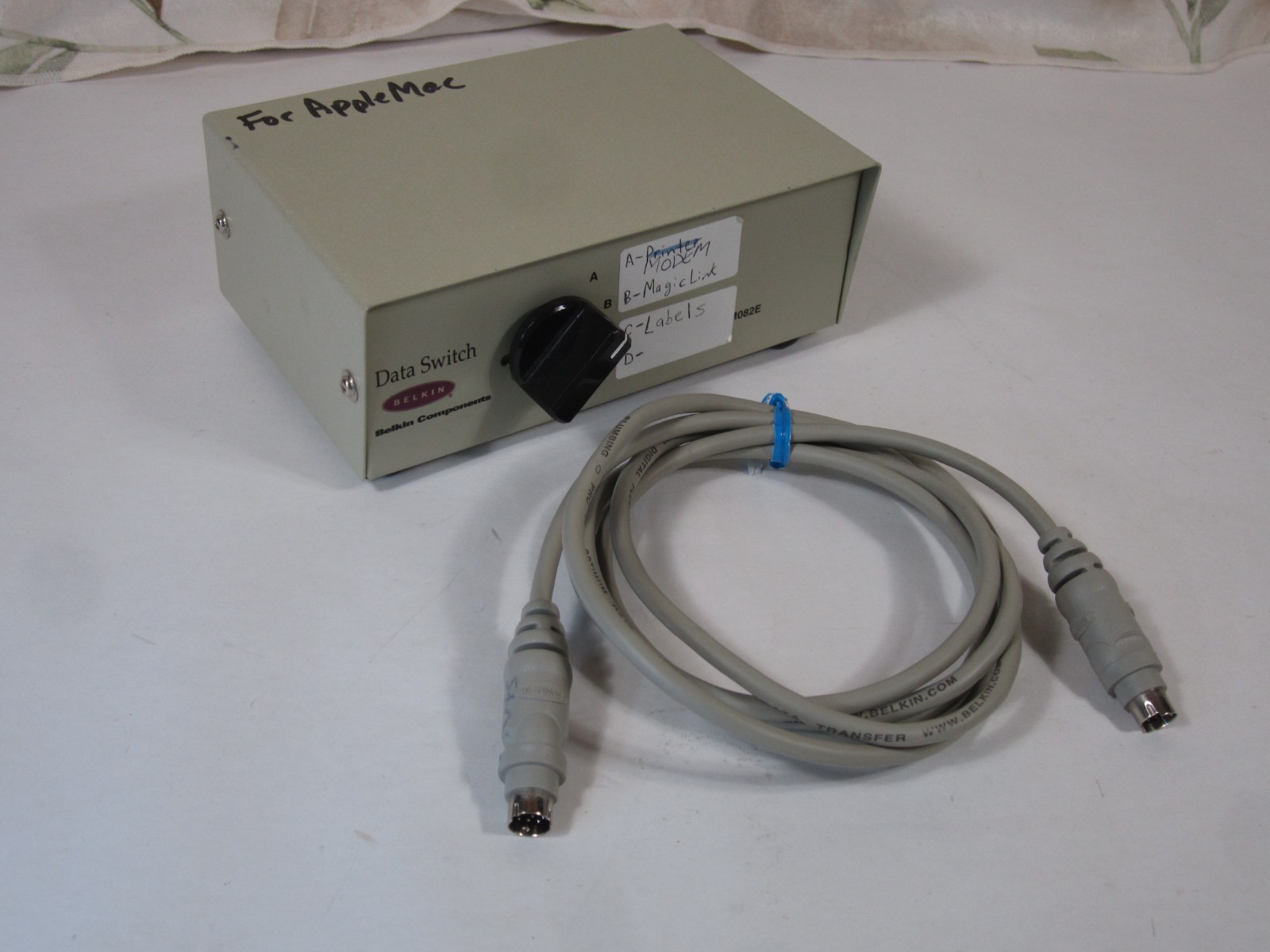 Vintage Apple Switch Box MAC Serial Port 4 Device + THRU Cable Belkin