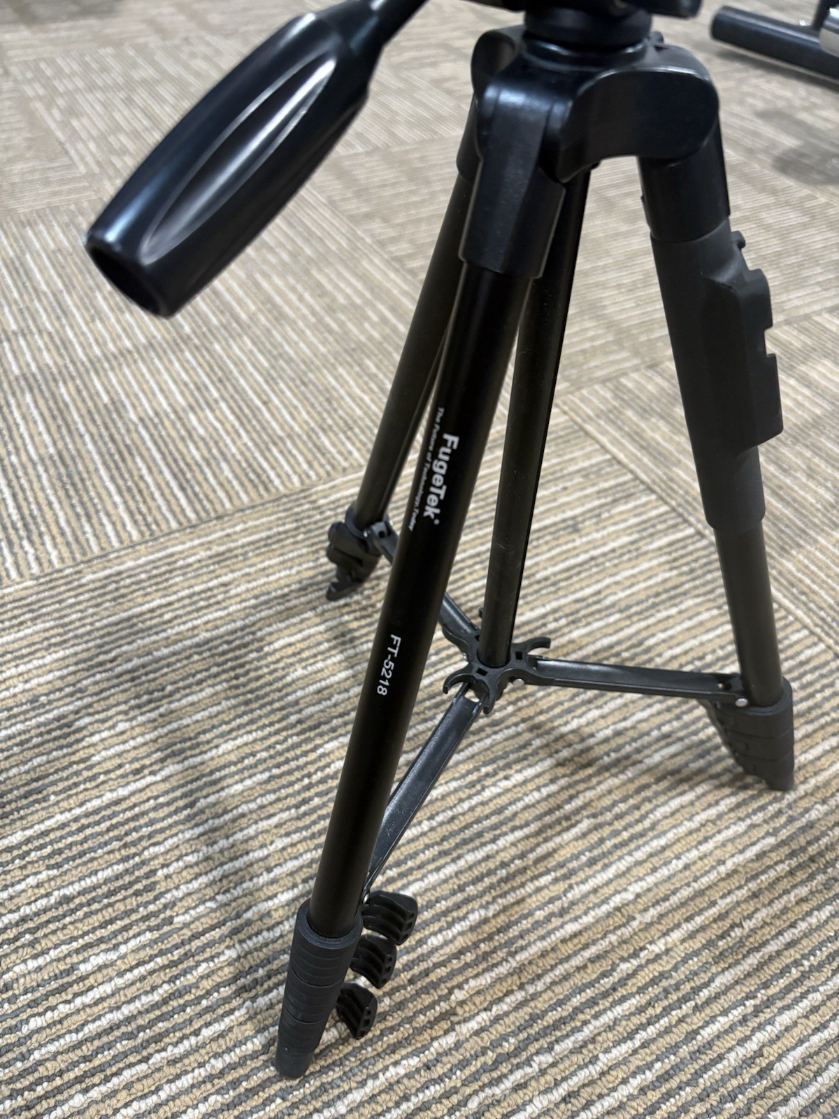 Fugetek FT-5218 Tripod With Rotating And Adjustable Base