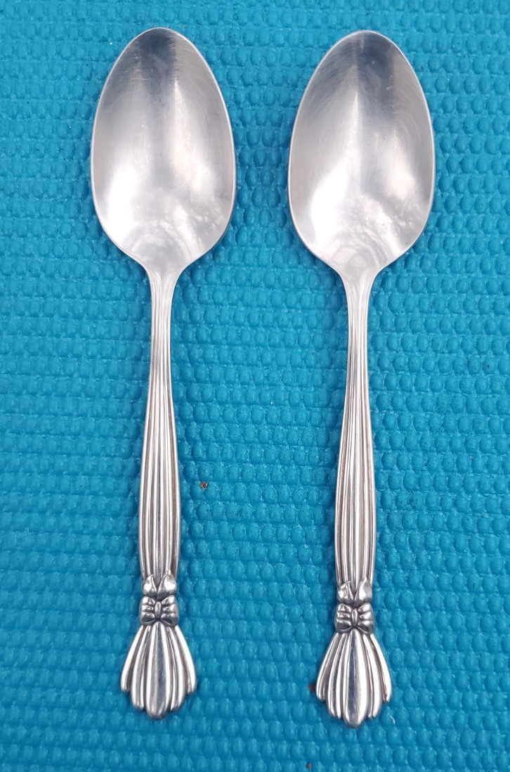 2-Oneida Deluxe ALEXIS TEASPOONS 6"