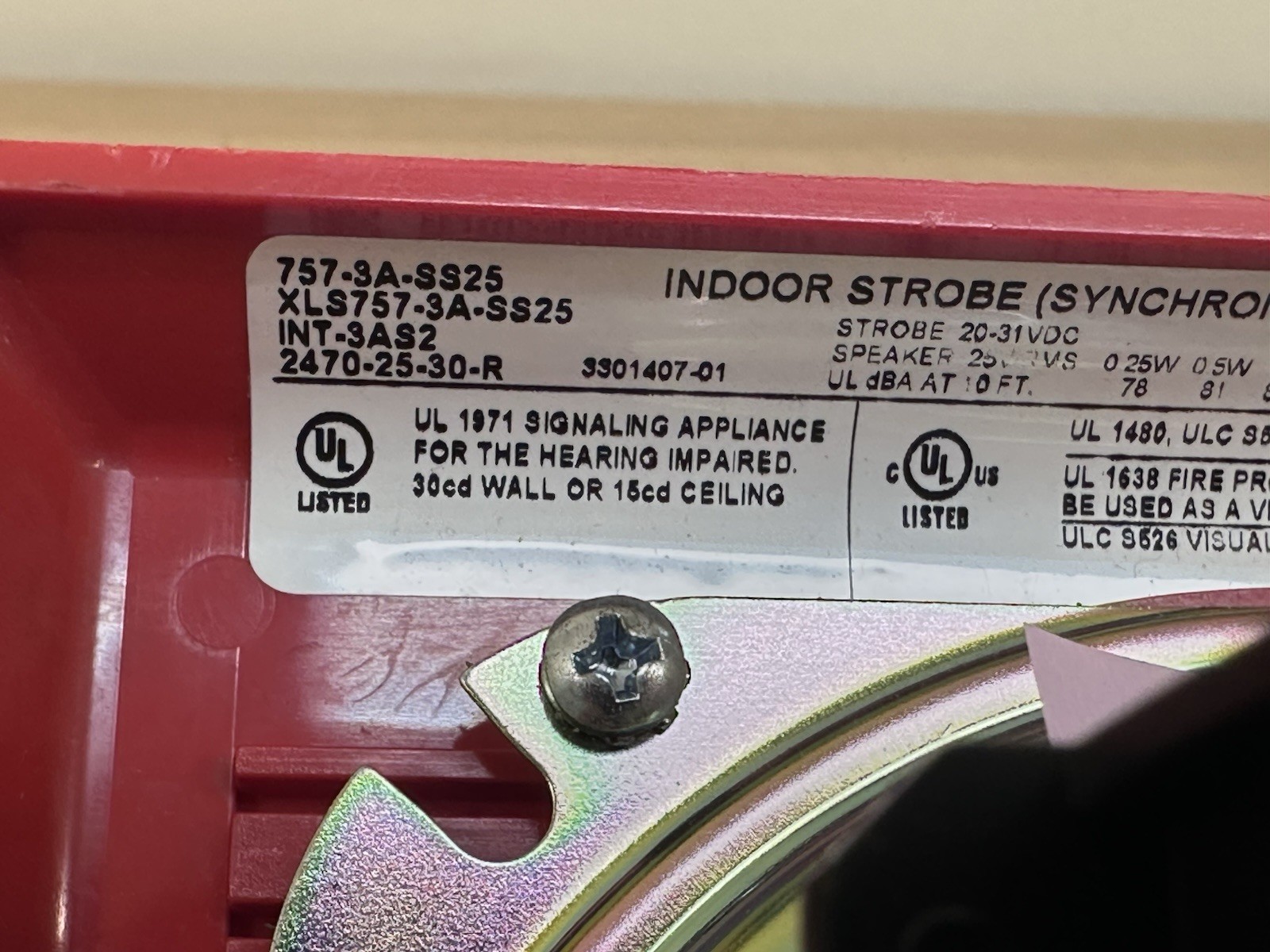 Edwards EST 757-3A-SS25 Fire Alarm Speaker Strobe Red w/ Mounting Bracket