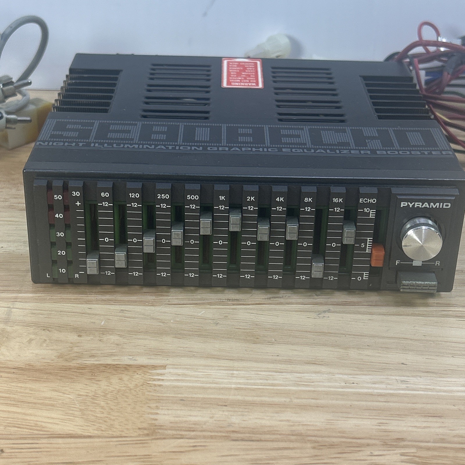 Pyramid Equalizer SE808 ECHO 200 Watt Amplifier 10 Band LED Vintage Car Audio