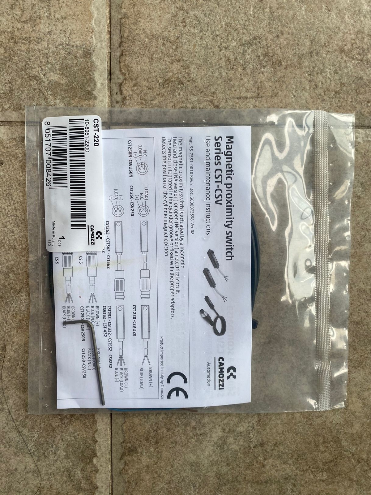 Camozzi CST-220 Magnetic proximity switch one NEW
