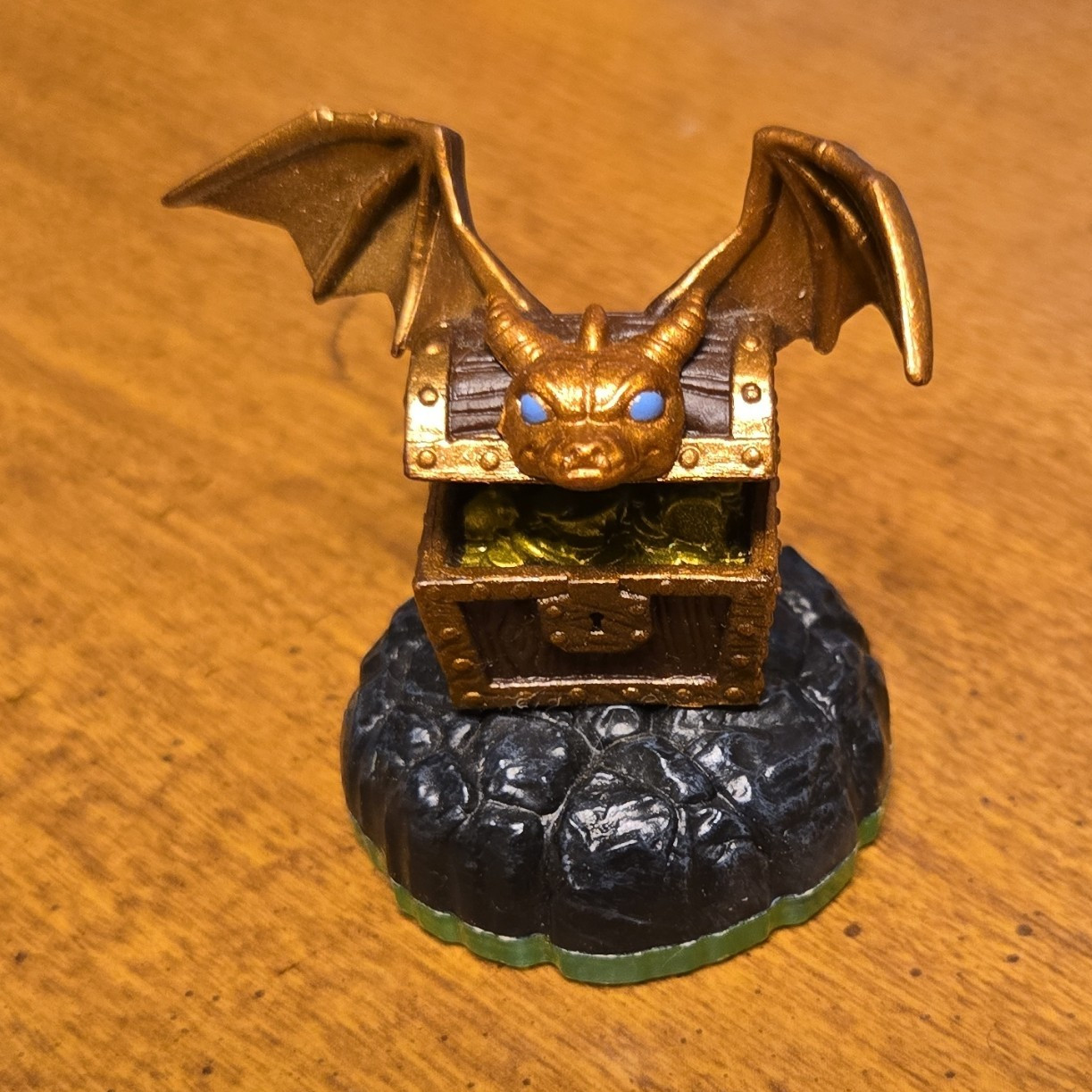 Activision Skylanders Dragon's Peak Glow in the Dark Dragon Figure E4119 (2011)