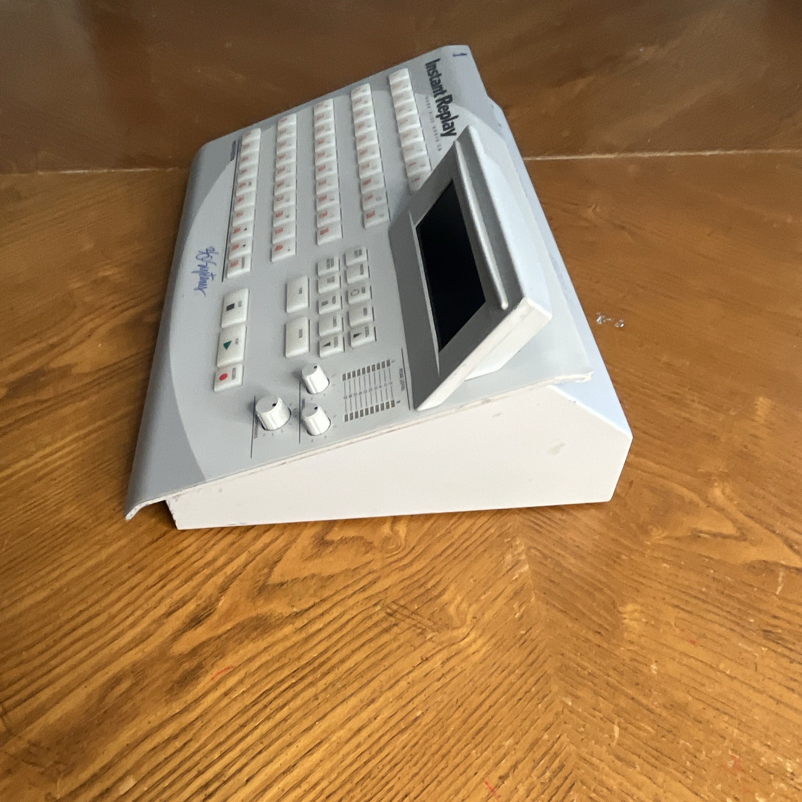 360 Systems Instant Replay DR-554E-24 Digital Audio Hard Disk Recorder Tested