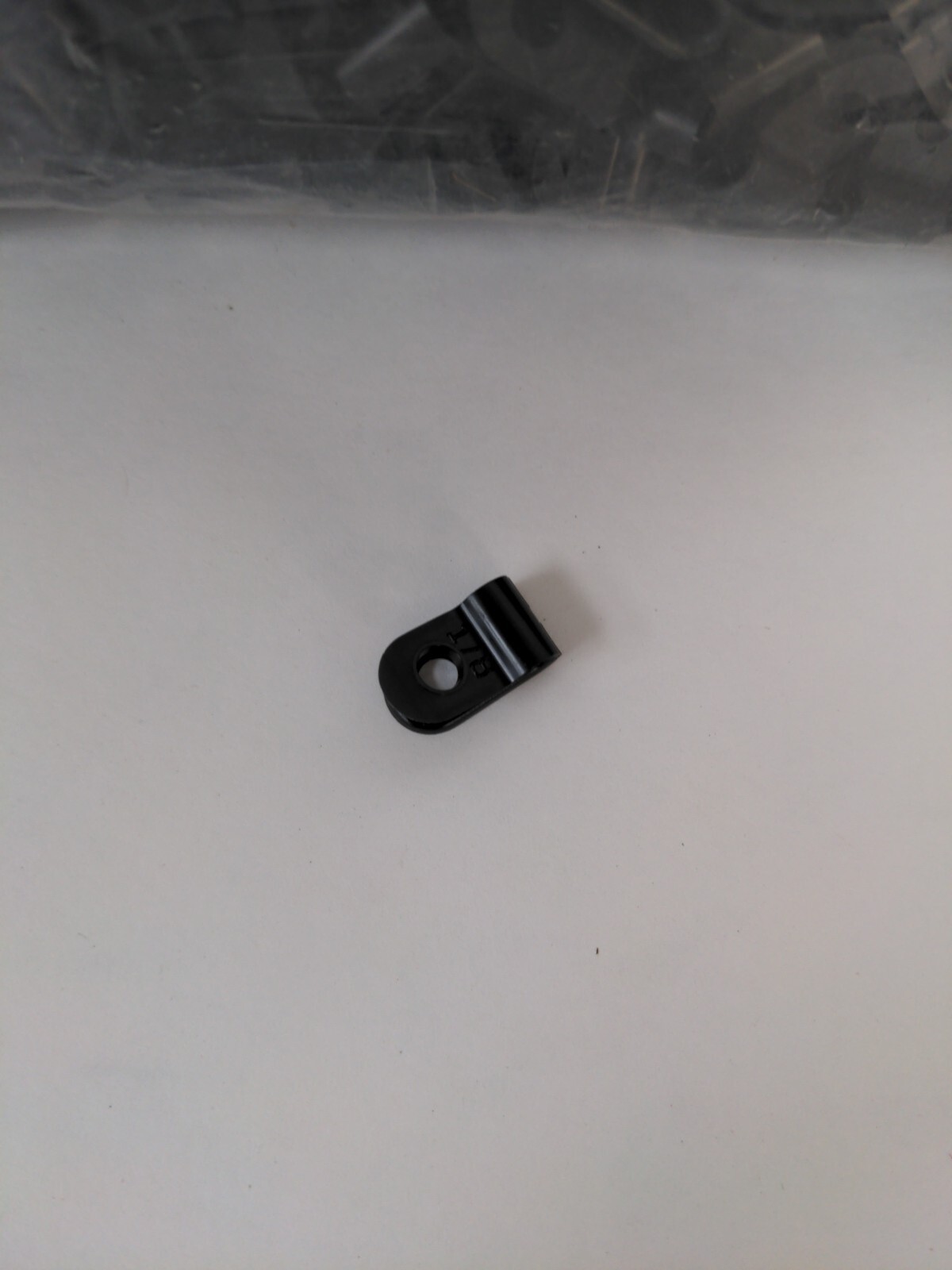 PANDUIT BLACK FIXED DIA. CABLE CLAMPS CCS12-S8-MO