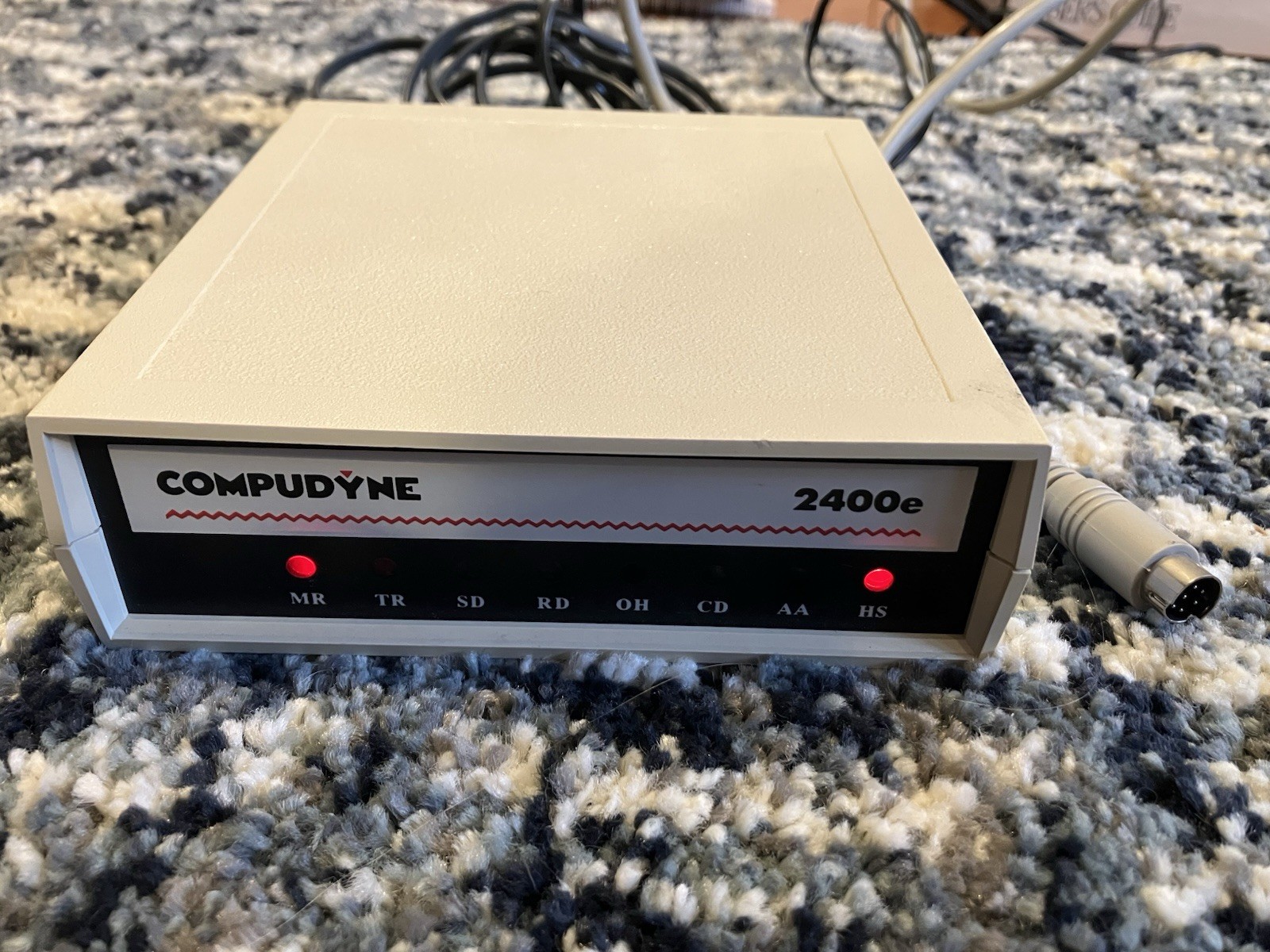 Compudyne 2400e External Modem TURNS ON with Macintosh Cable