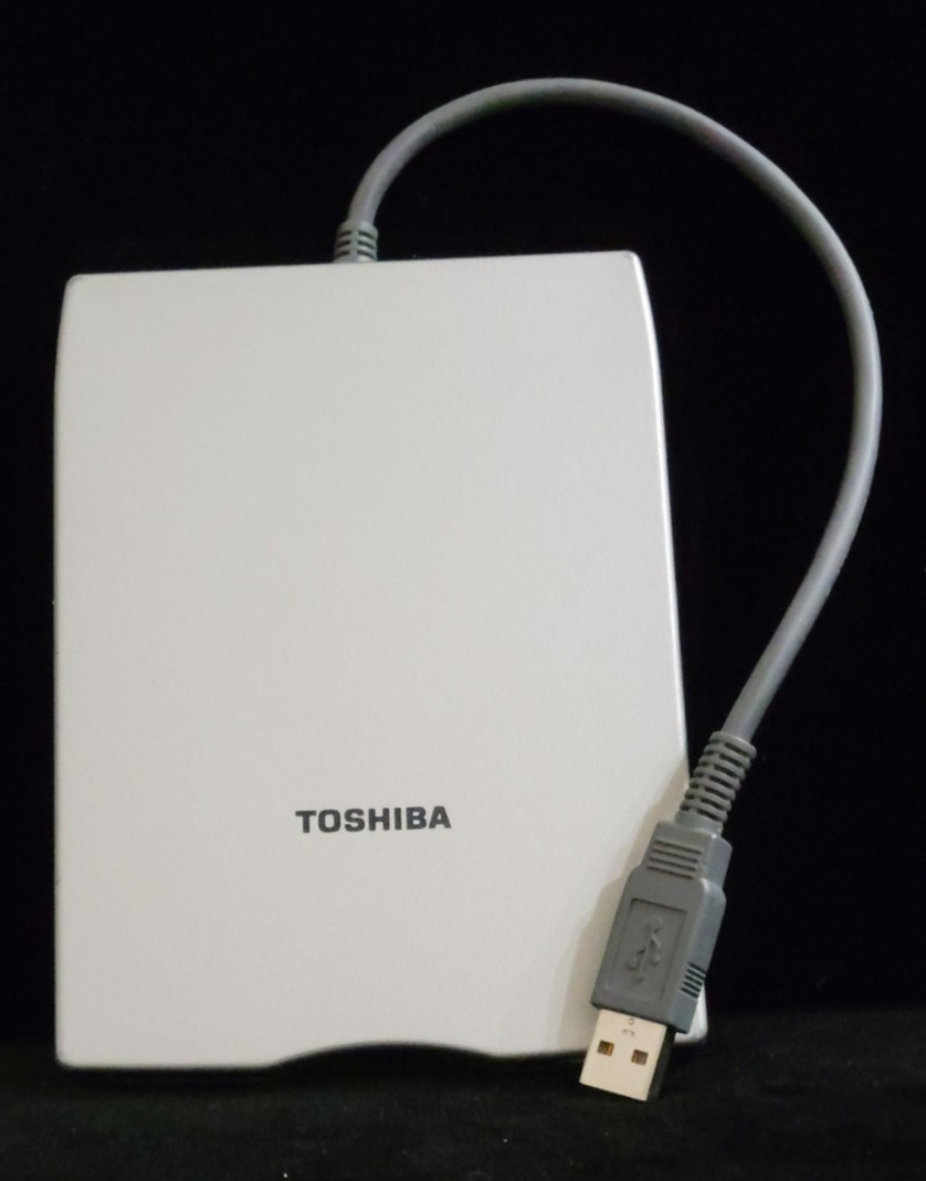Toshiba PA3043U-1FDD External USB Floppy Disk Drive - Tested & Works Well