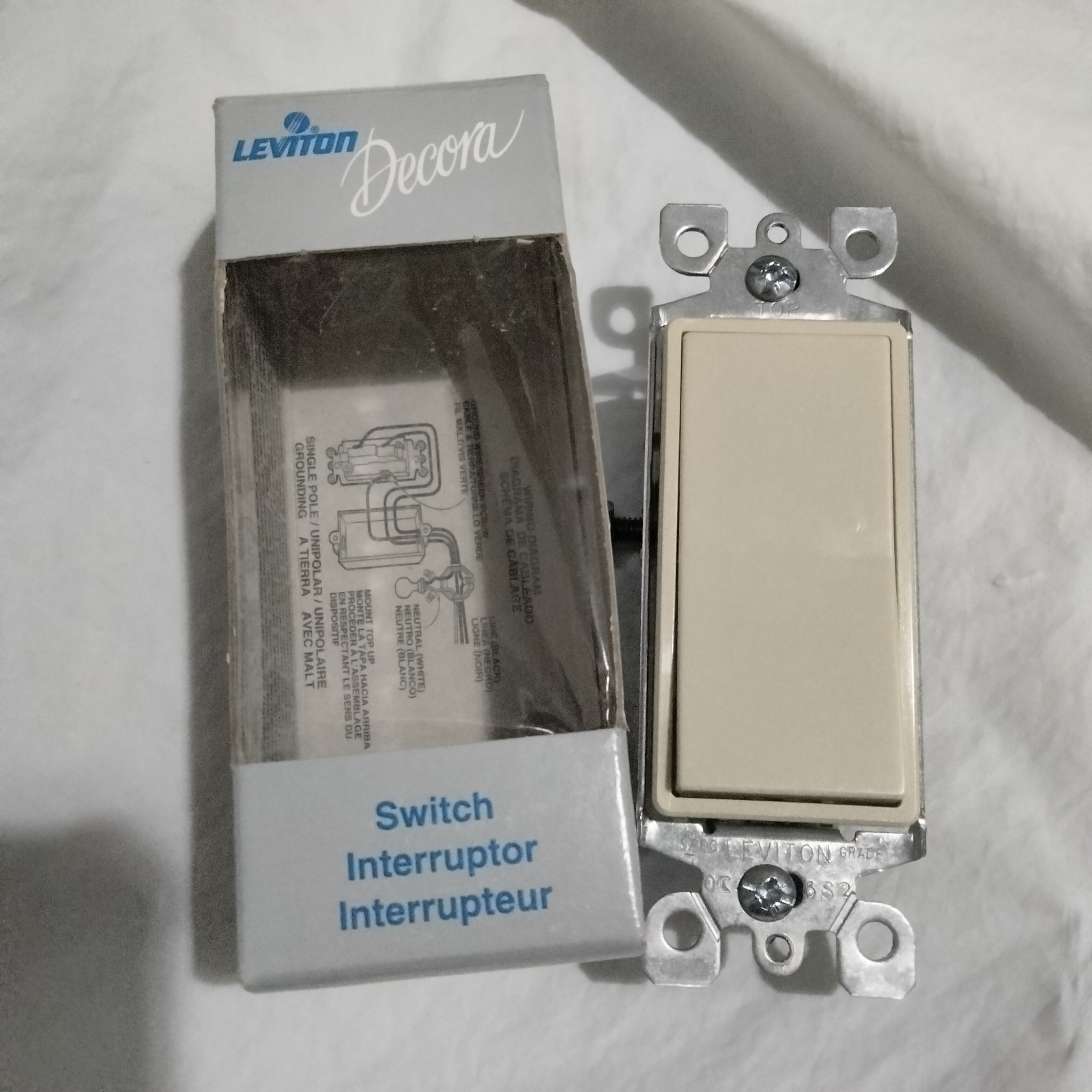 Leviton Decora Rocker Switch Single Pole Grounding Quiet 5601-2IS Ivory 15A