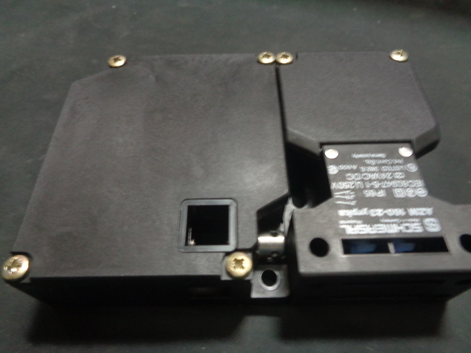 SOLENOID Locking Safety Switch P4644