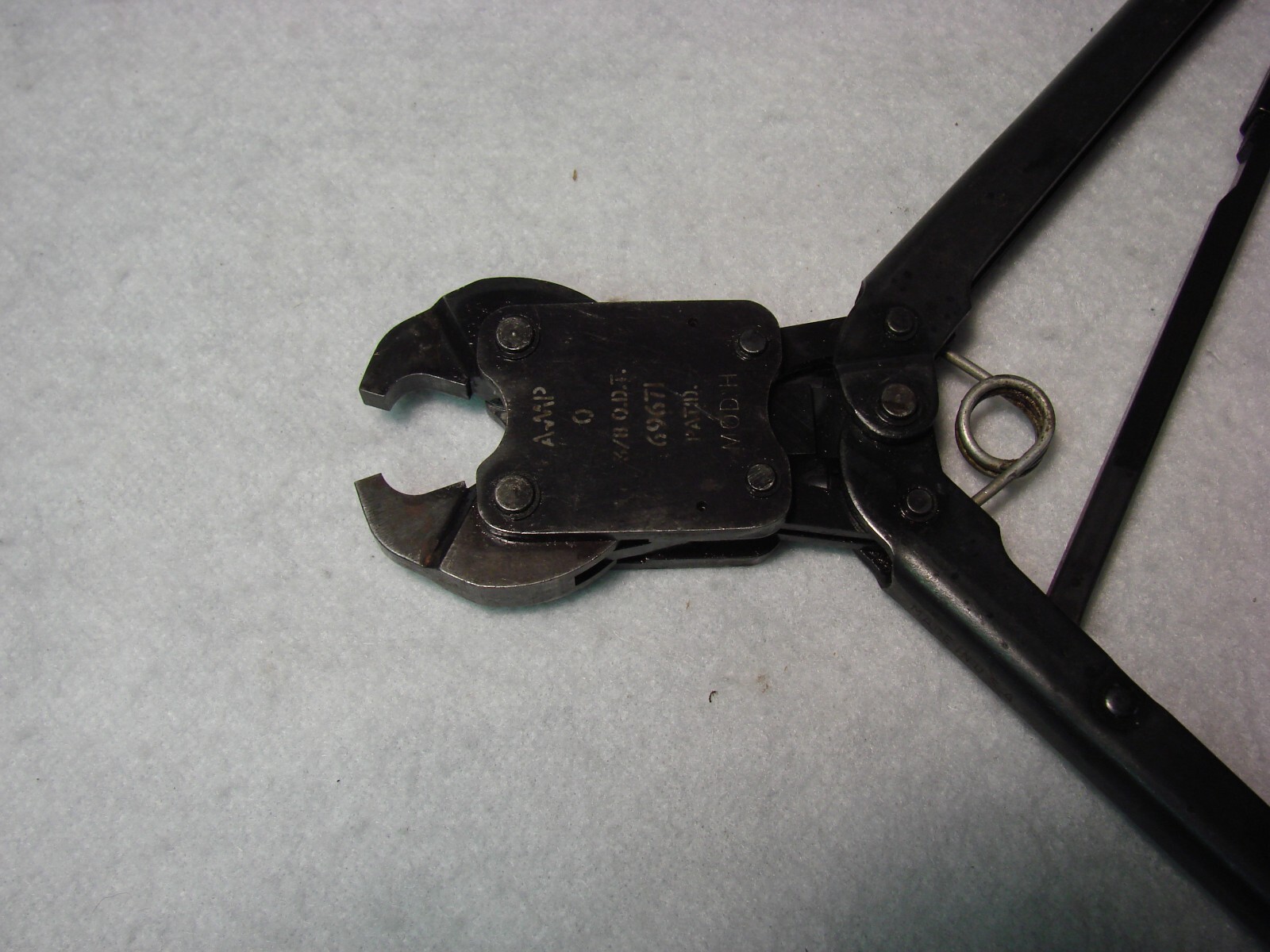 AMP Ratcheting Crimping Tool 69671